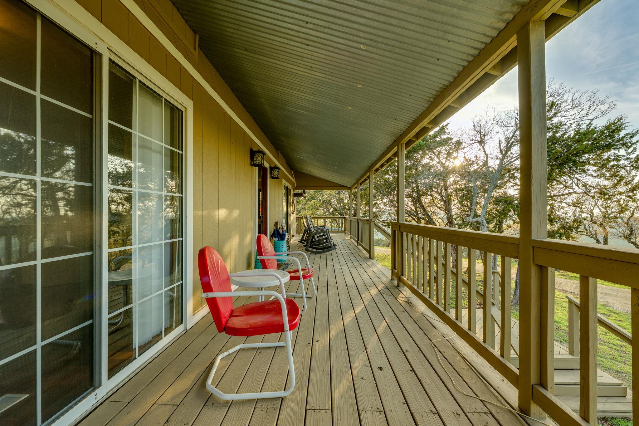 281 Kloster Ln, Blanco, TX 78606