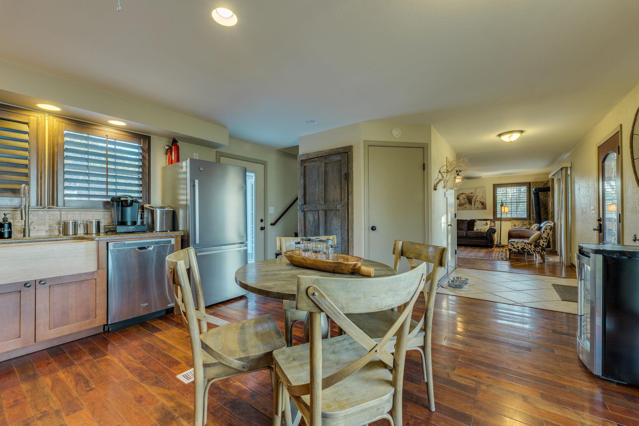 281 Kloster Ln, Blanco, TX 78606