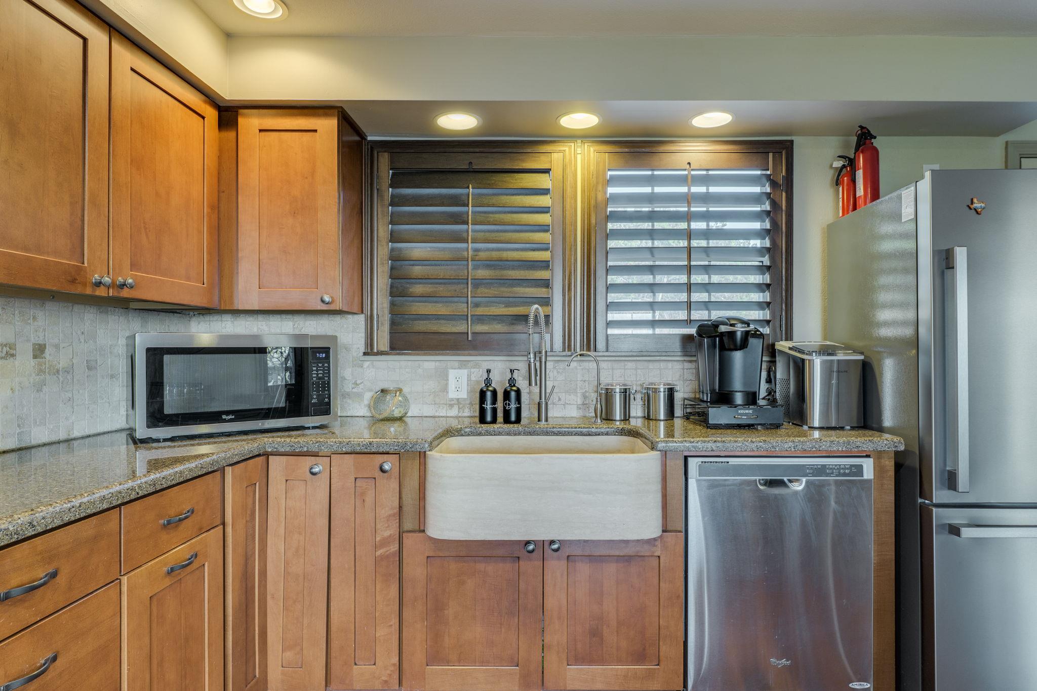 281 Kloster Ln, Blanco, TX 78606