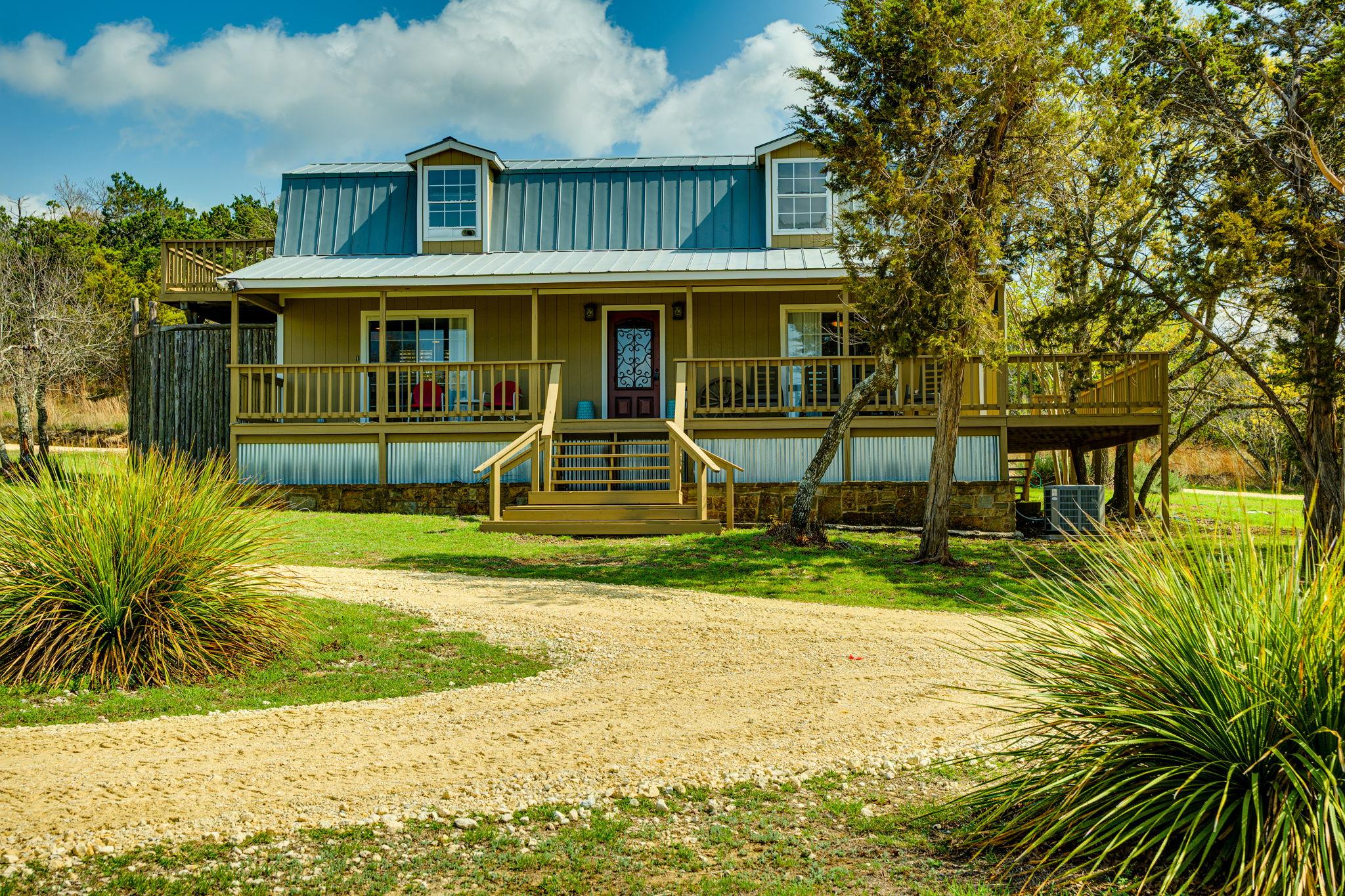 281 Kloster Ln, Blanco, TX 78606