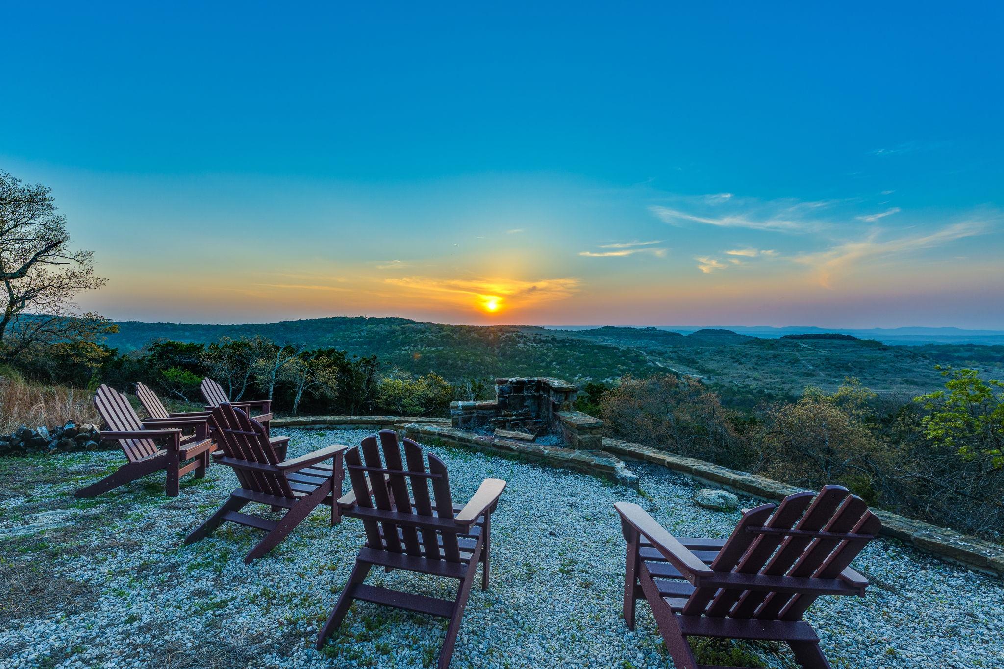 281 Kloster Ln, Blanco, TX 78606