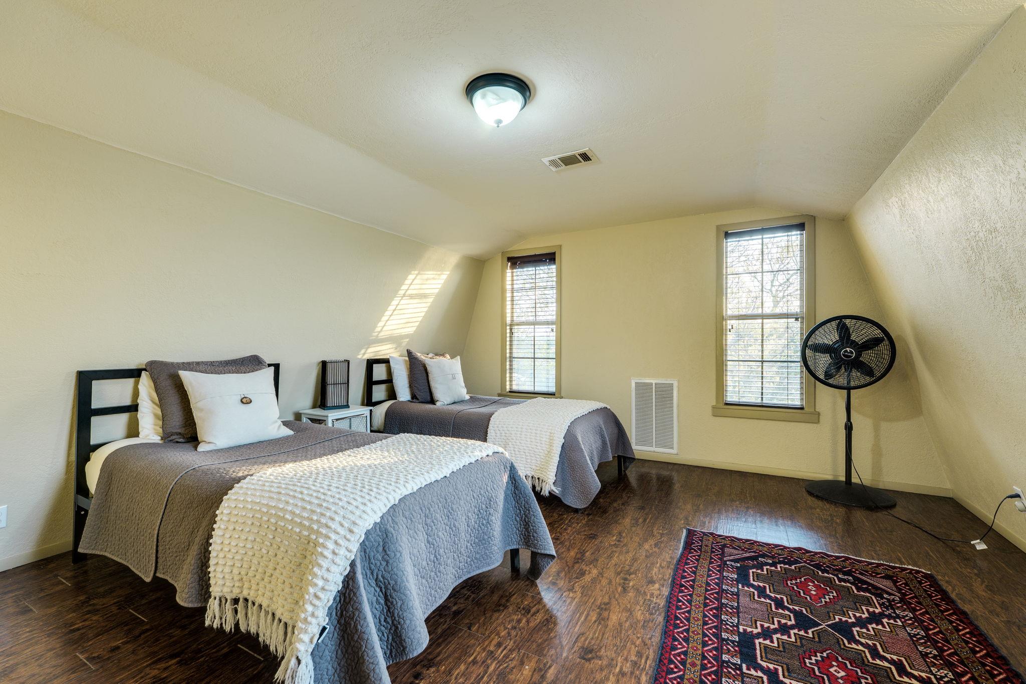 281 Kloster Ln, Blanco, TX 78606