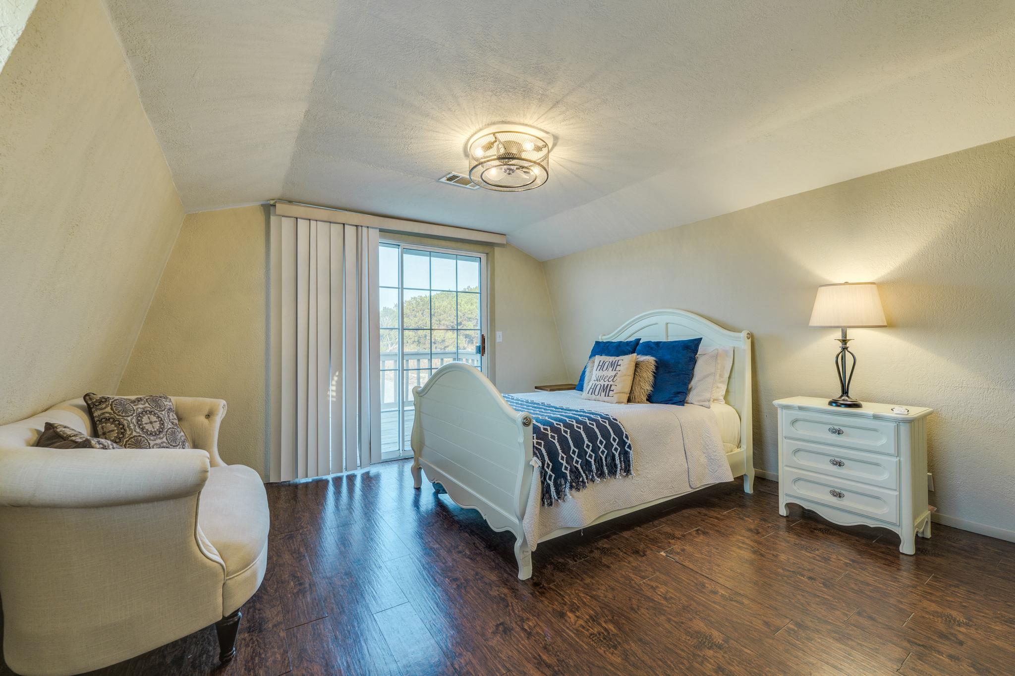 281 Kloster Ln, Blanco, TX 78606