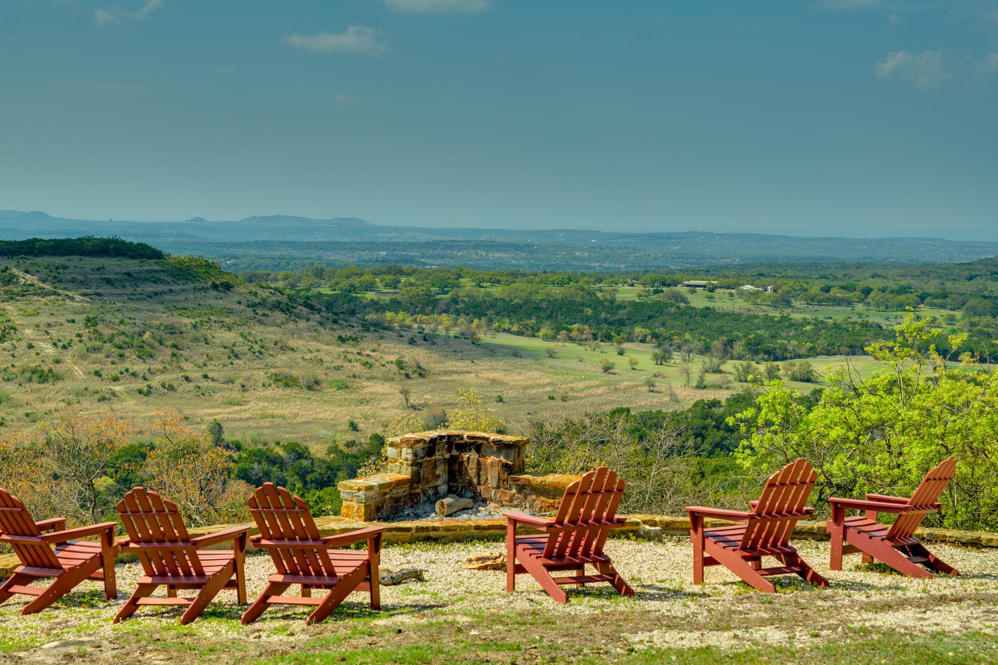 281 Kloster Ln, Blanco, TX 78606