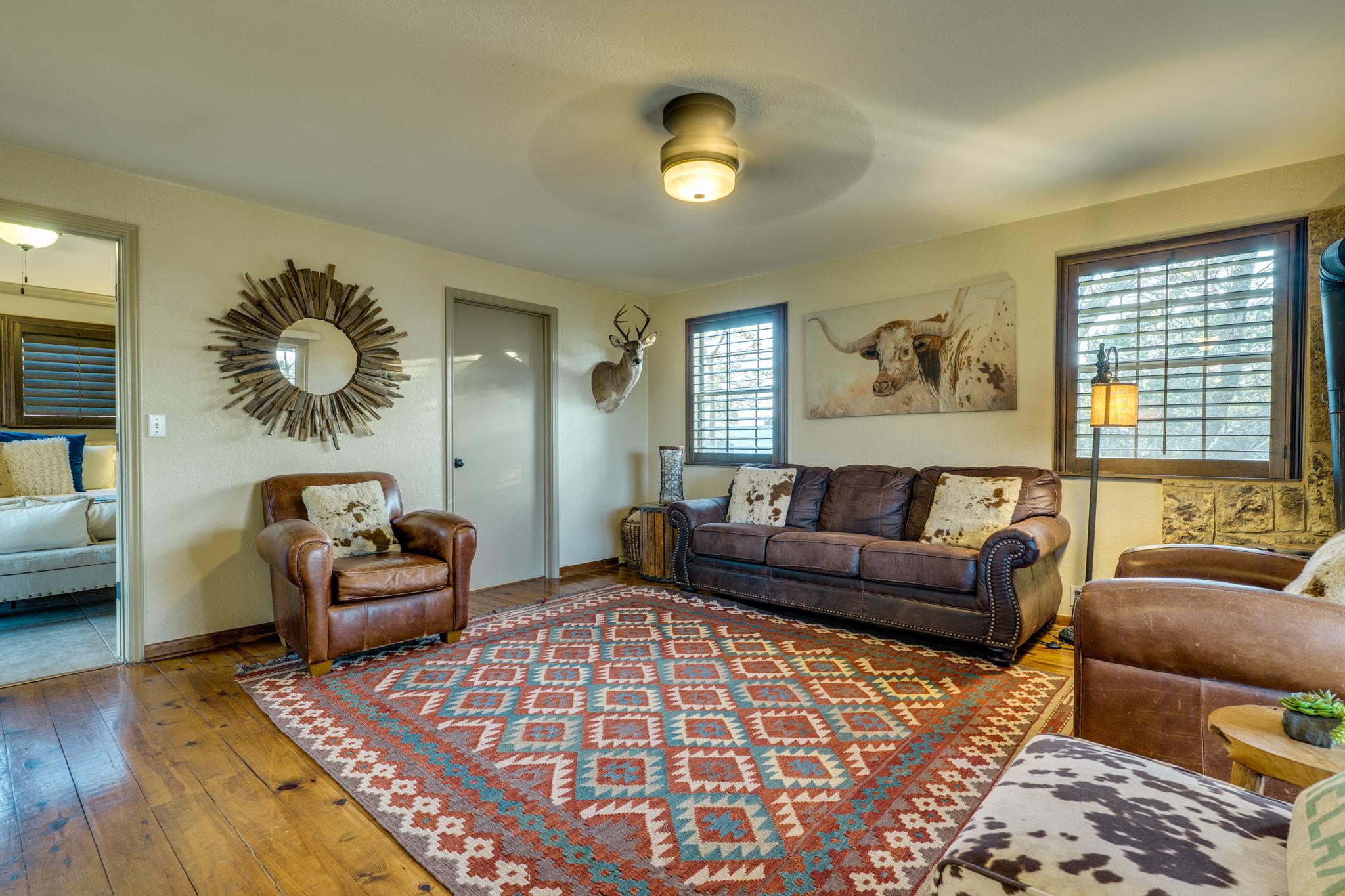 281 Kloster Ln, Blanco, TX 78606