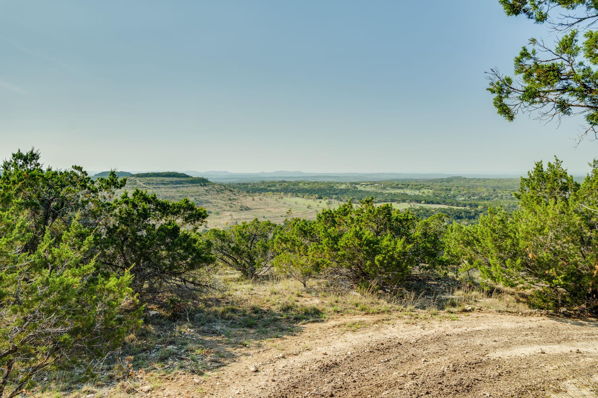 281 Kloster Ln, Blanco, TX 78606