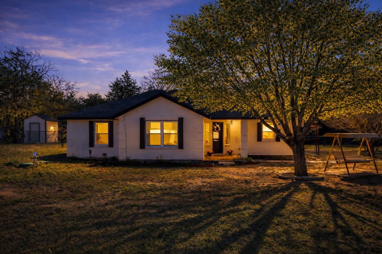 137 W Oak Dr, Cedar Creek, TX 78612