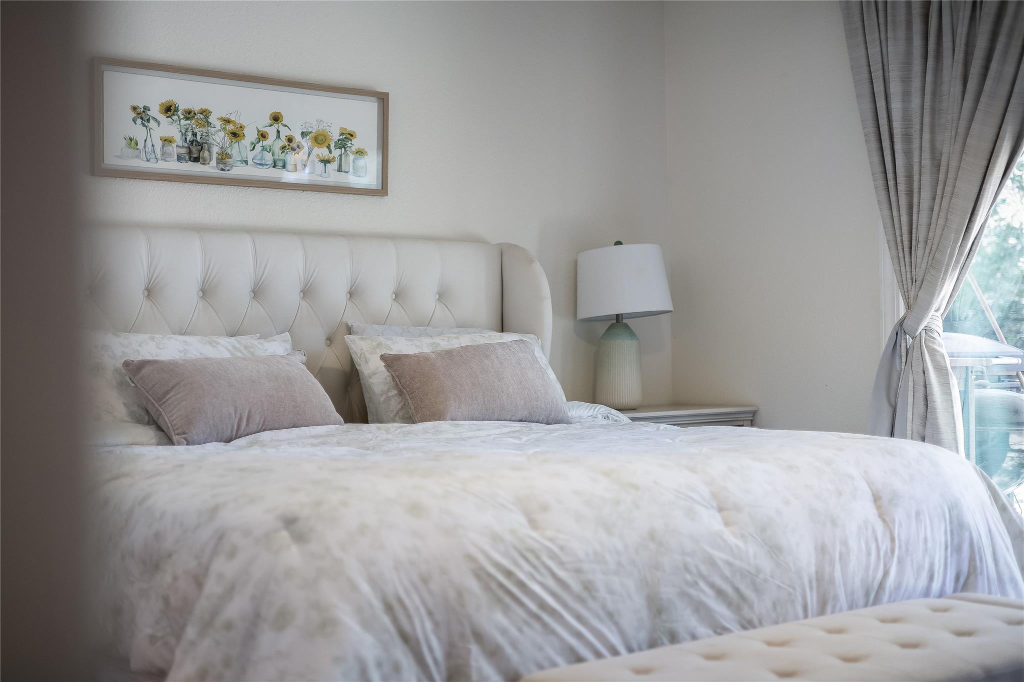 137 W Oak Dr, Cedar Creek, TX 78612