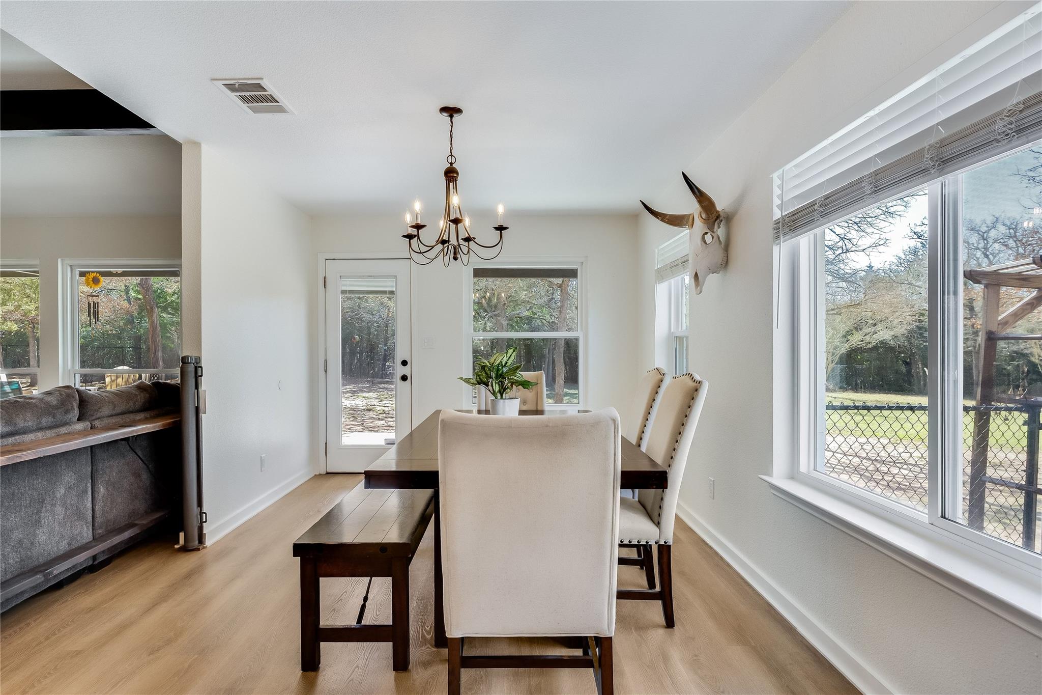 137 W Oak Dr, Cedar Creek, TX 78612