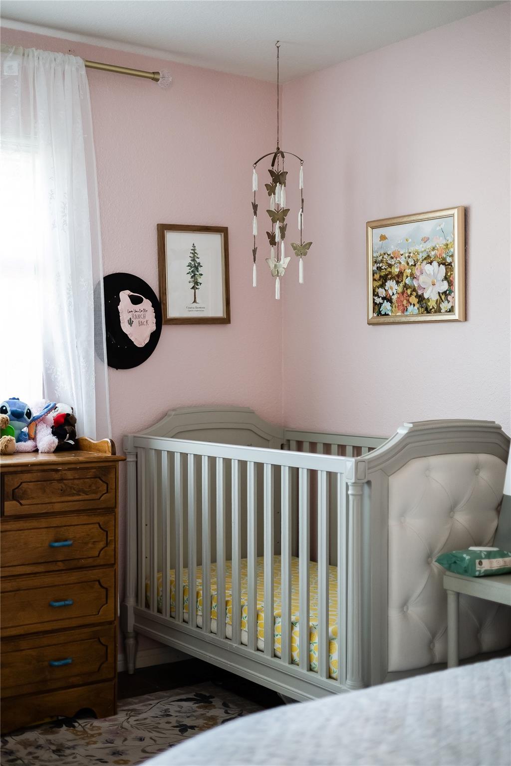 137 W Oak Dr, Cedar Creek, TX 78612