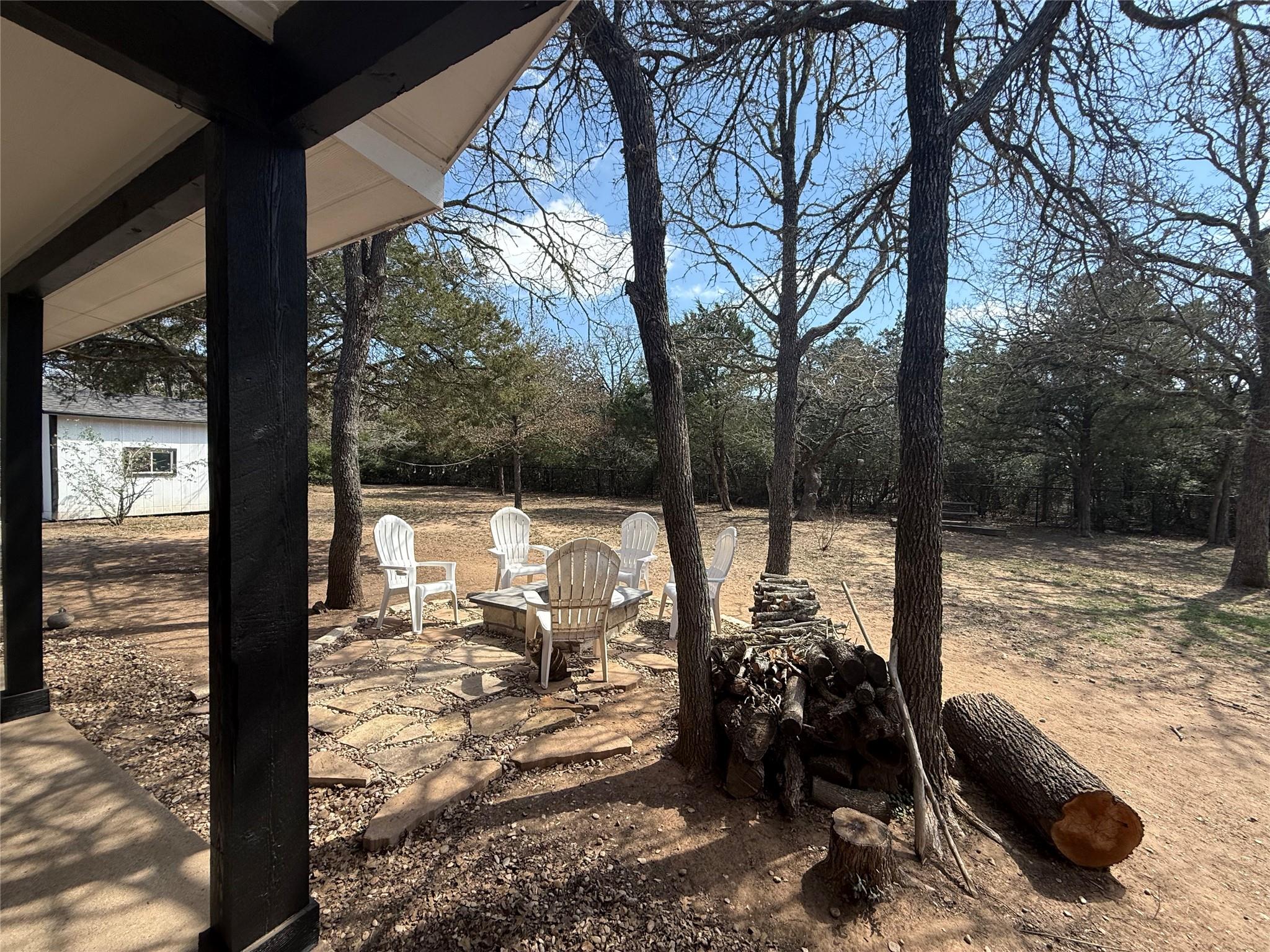 137 W Oak Dr, Cedar Creek, TX 78612