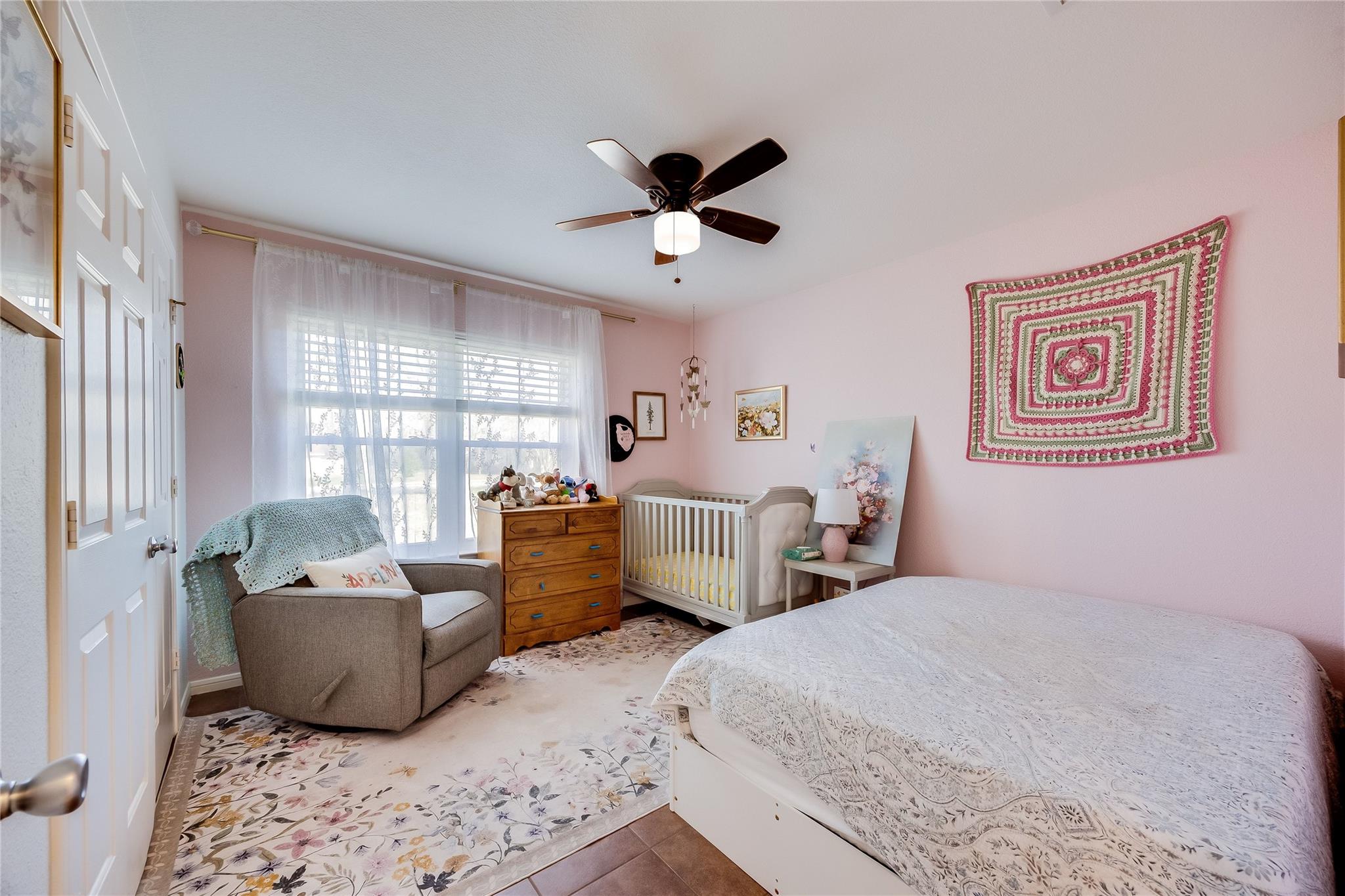 137 W Oak Dr, Cedar Creek, TX 78612