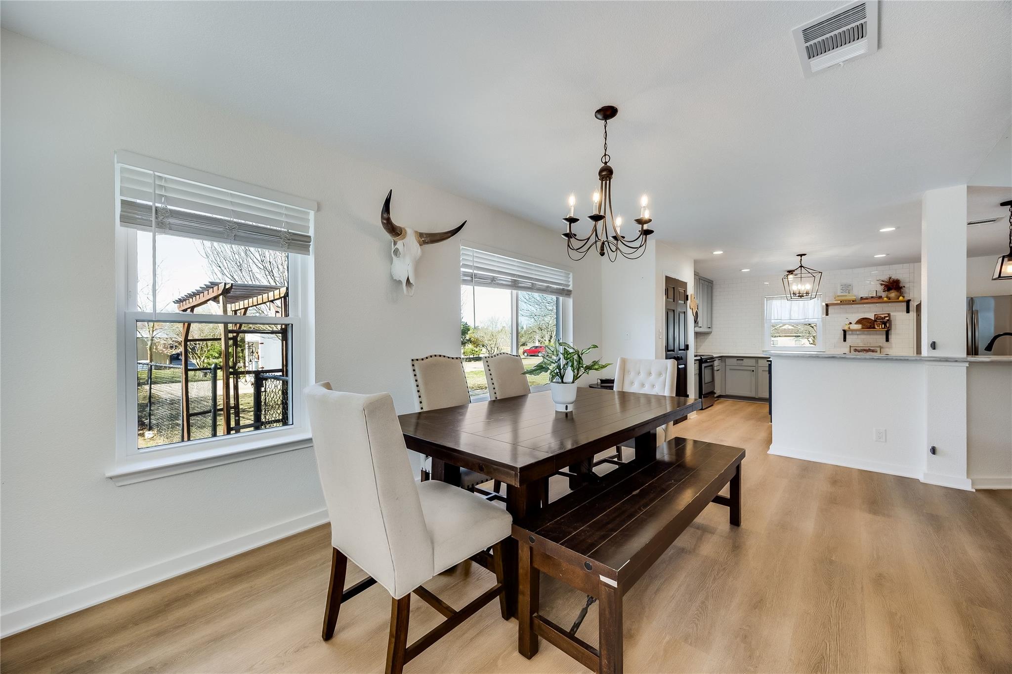 137 W Oak Dr, Cedar Creek, TX 78612