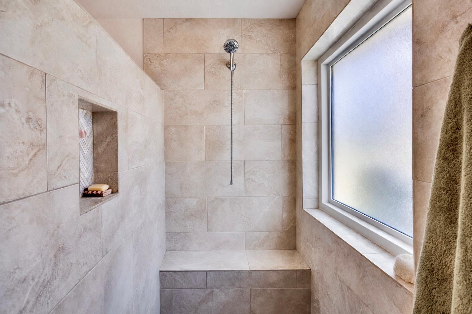 137 W Oak Dr, Cedar Creek, TX 78612