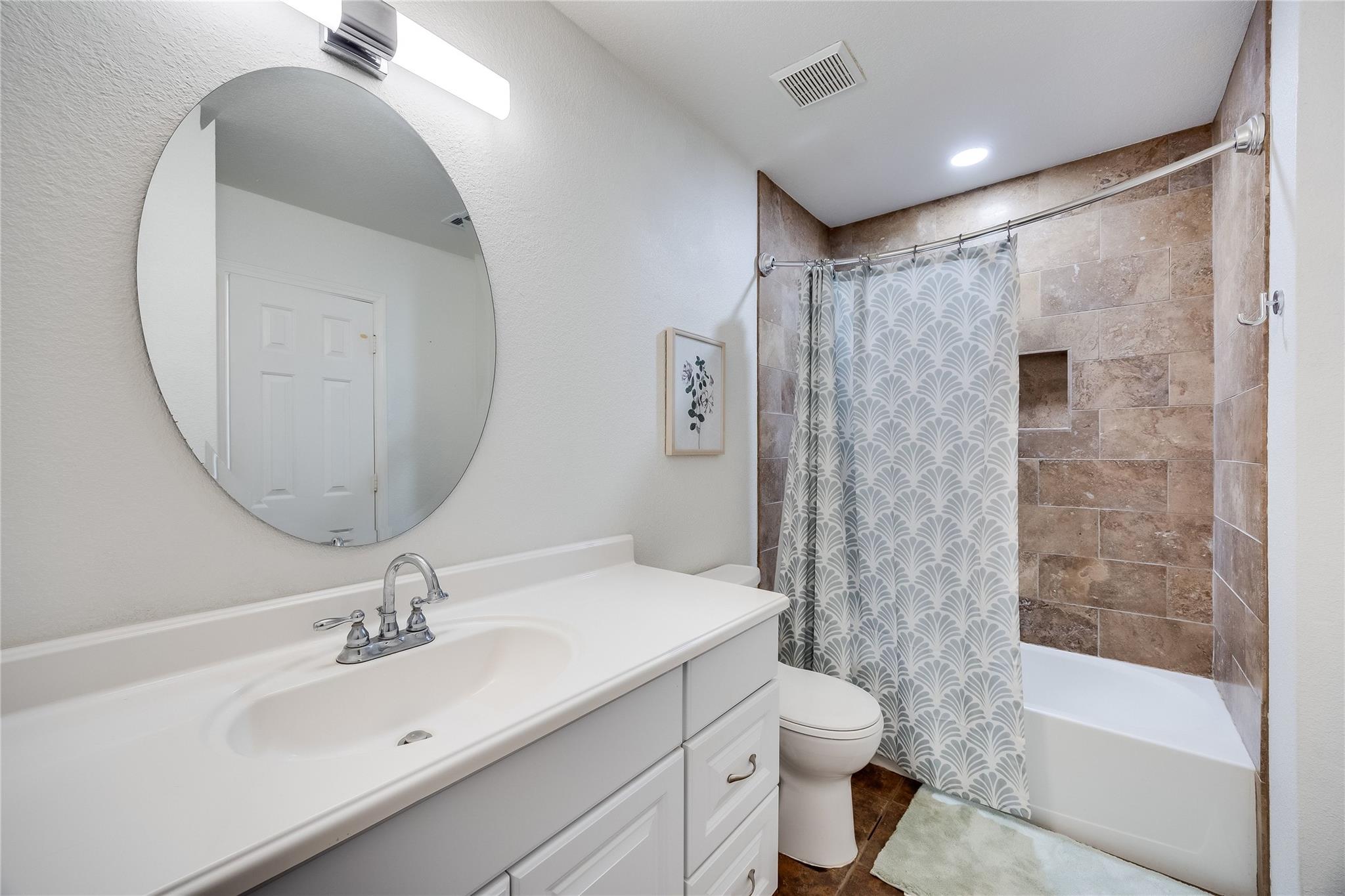 137 W Oak Dr, Cedar Creek, TX 78612