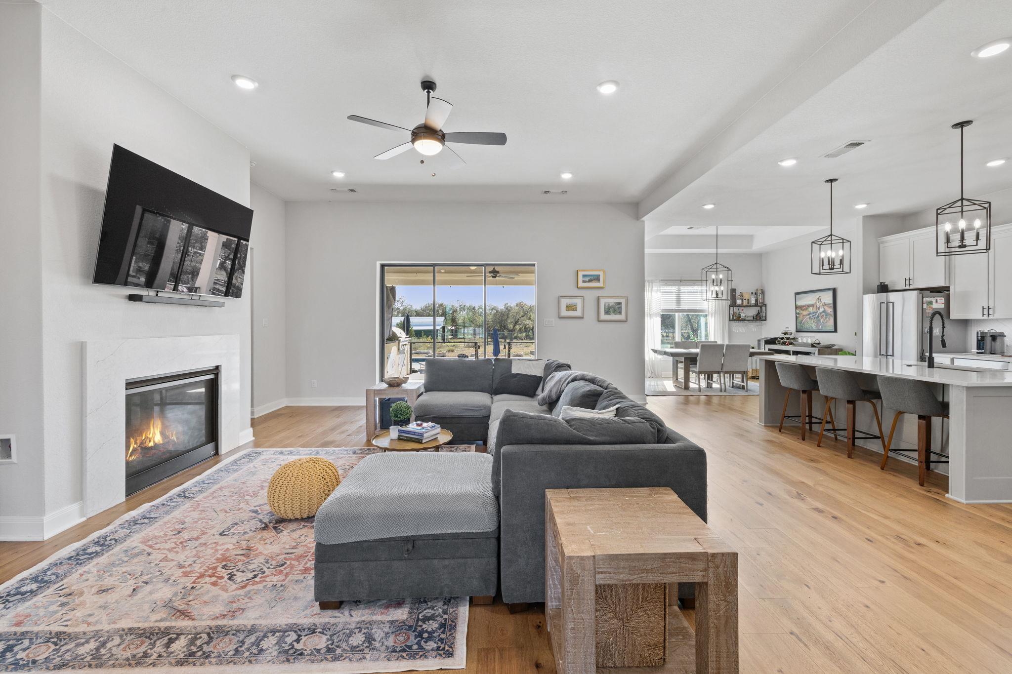 225 Spicewood Trails Dr, Spicewood, TX 78669