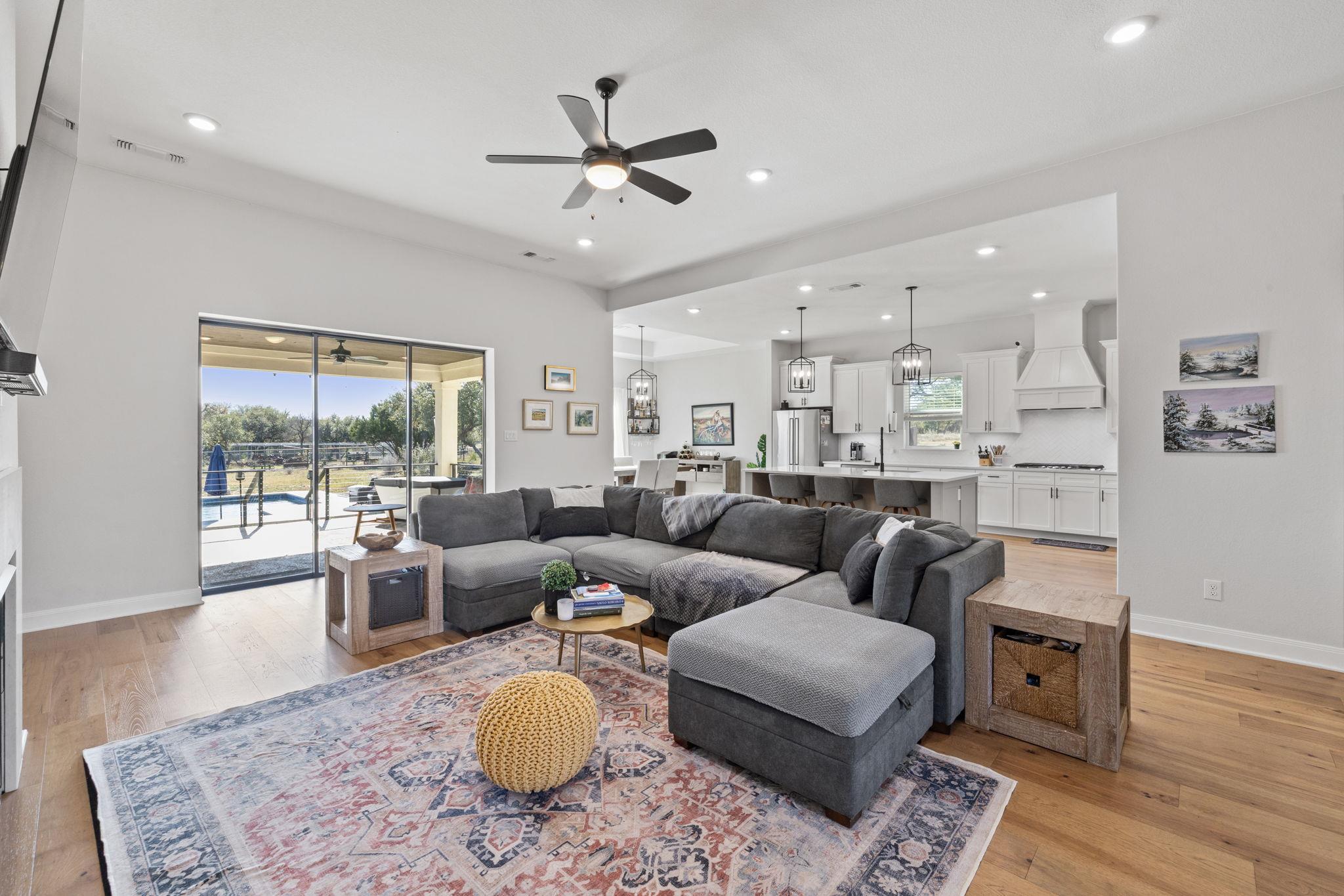 225 Spicewood Trails Dr, Spicewood, TX 78669