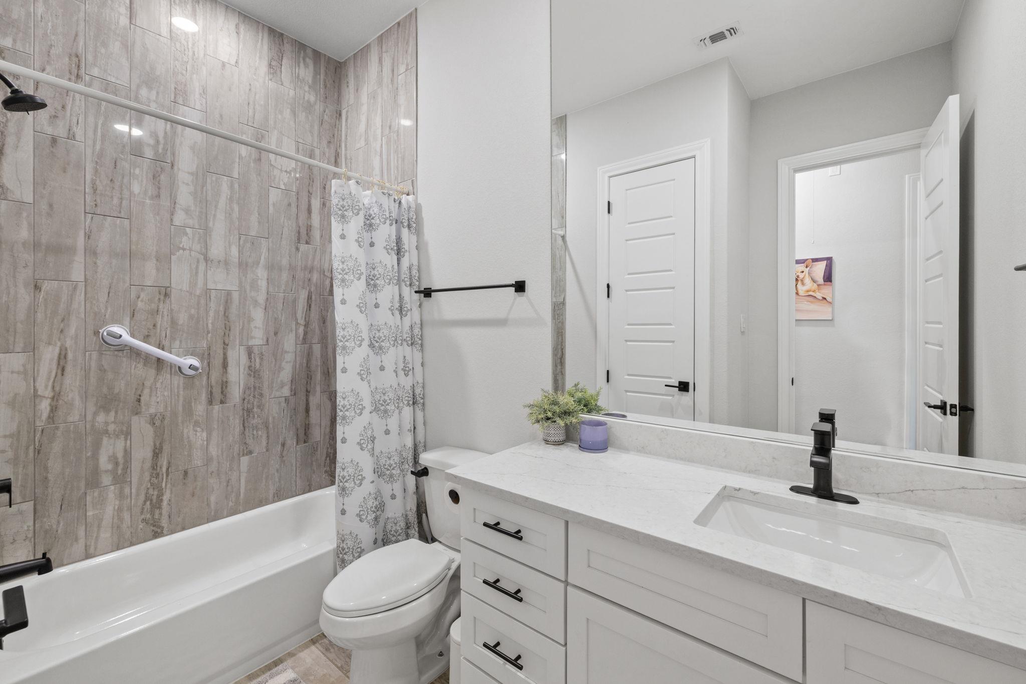 225 Spicewood Trails Dr, Spicewood, TX 78669