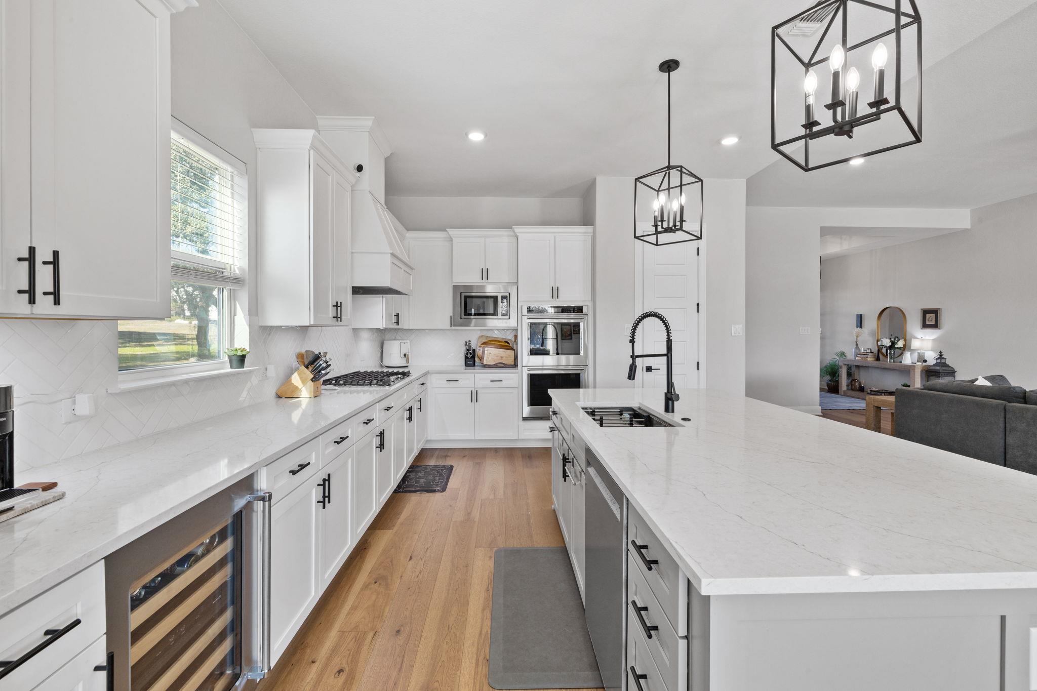 225 Spicewood Trails Dr, Spicewood, TX 78669