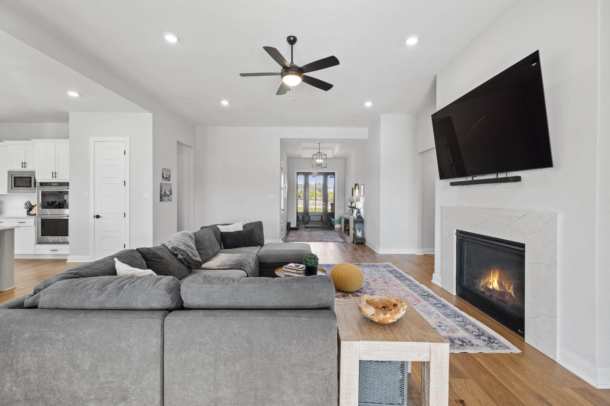 225 Spicewood Trails Dr, Spicewood, TX 78669