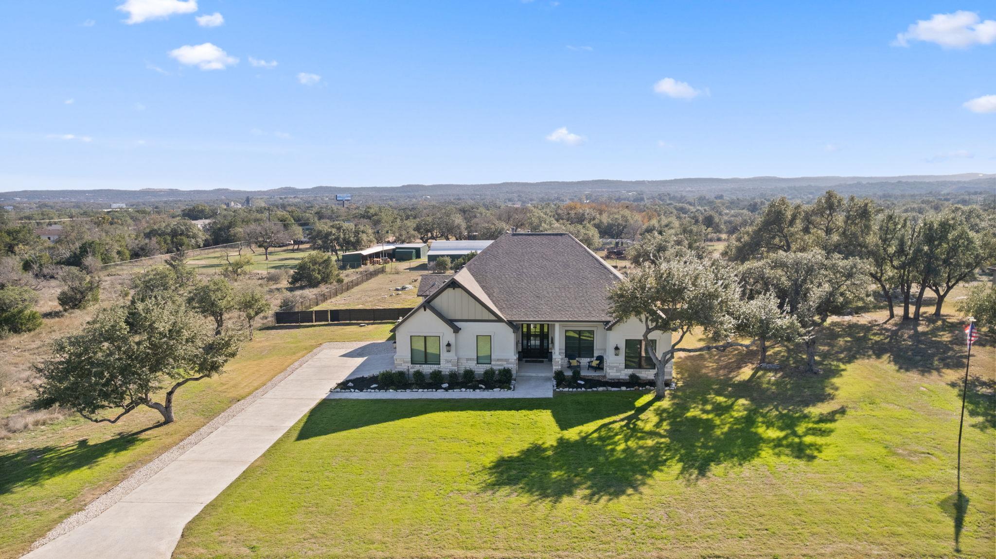 225 Spicewood Trails Dr, Spicewood, TX 78669