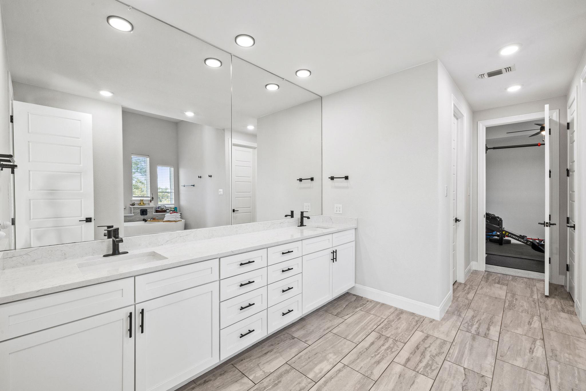 225 Spicewood Trails Dr, Spicewood, TX 78669