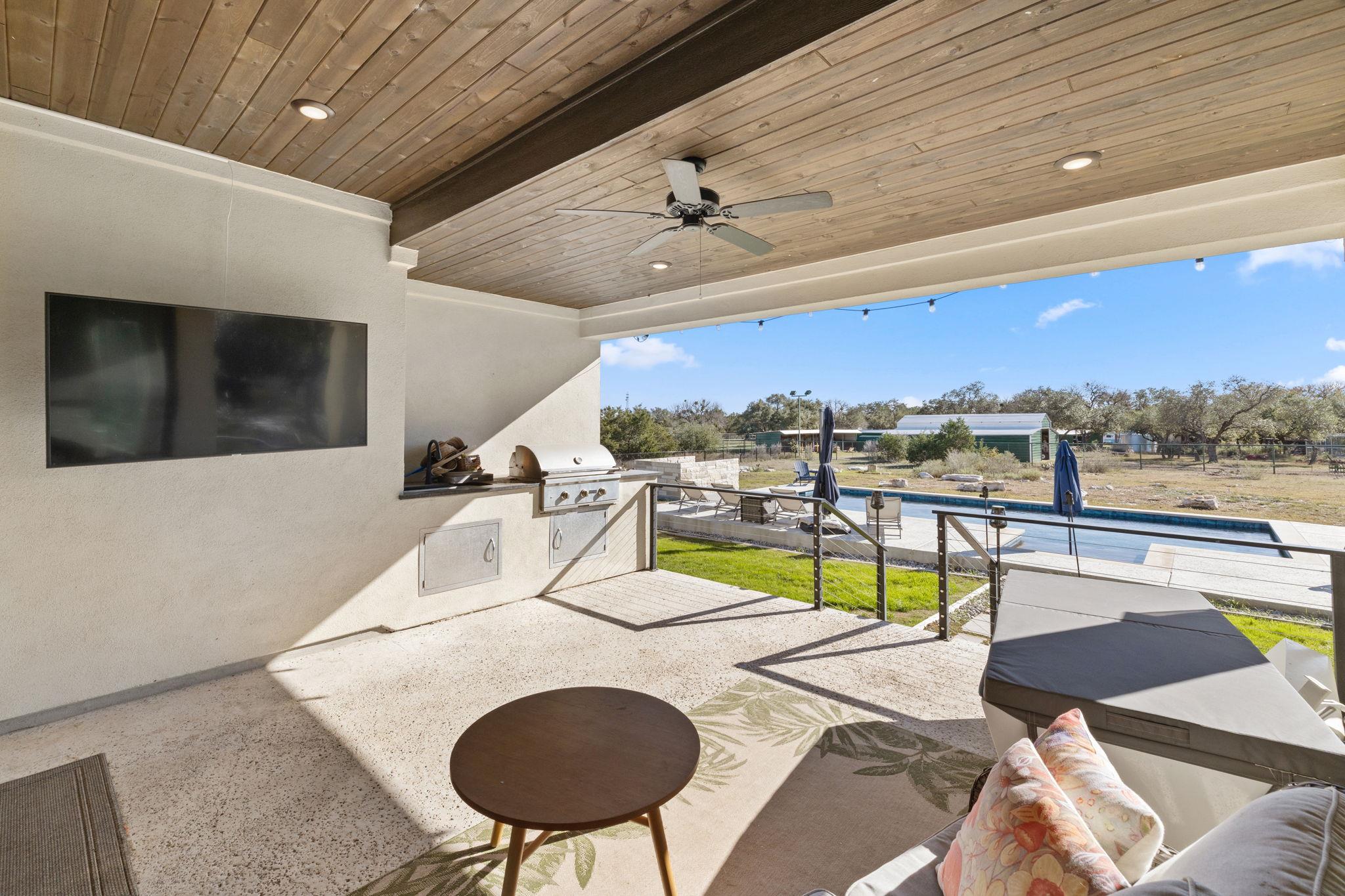 225 Spicewood Trails Dr, Spicewood, TX 78669