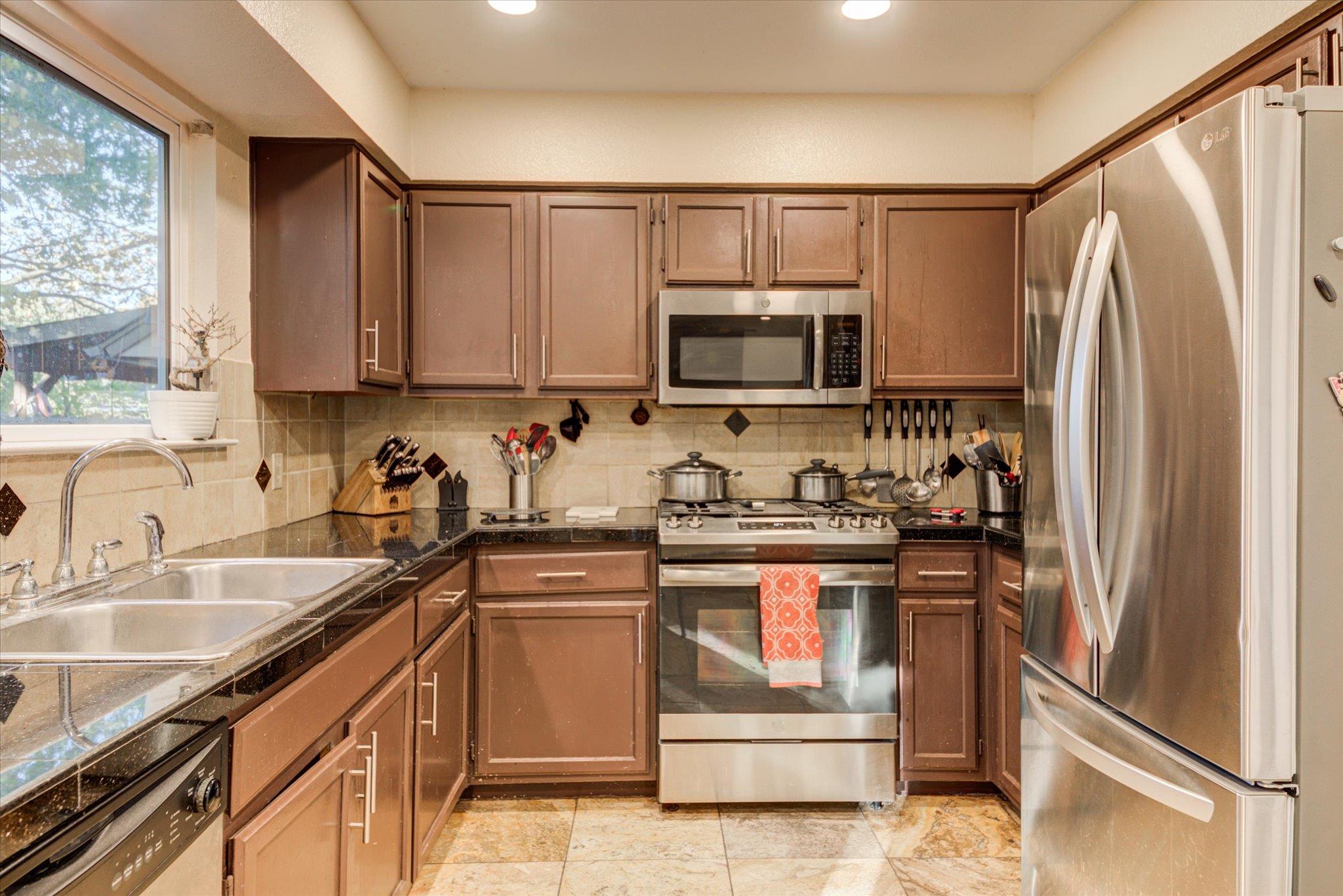 523 Tanner Trl, Pflugerville, TX 78660