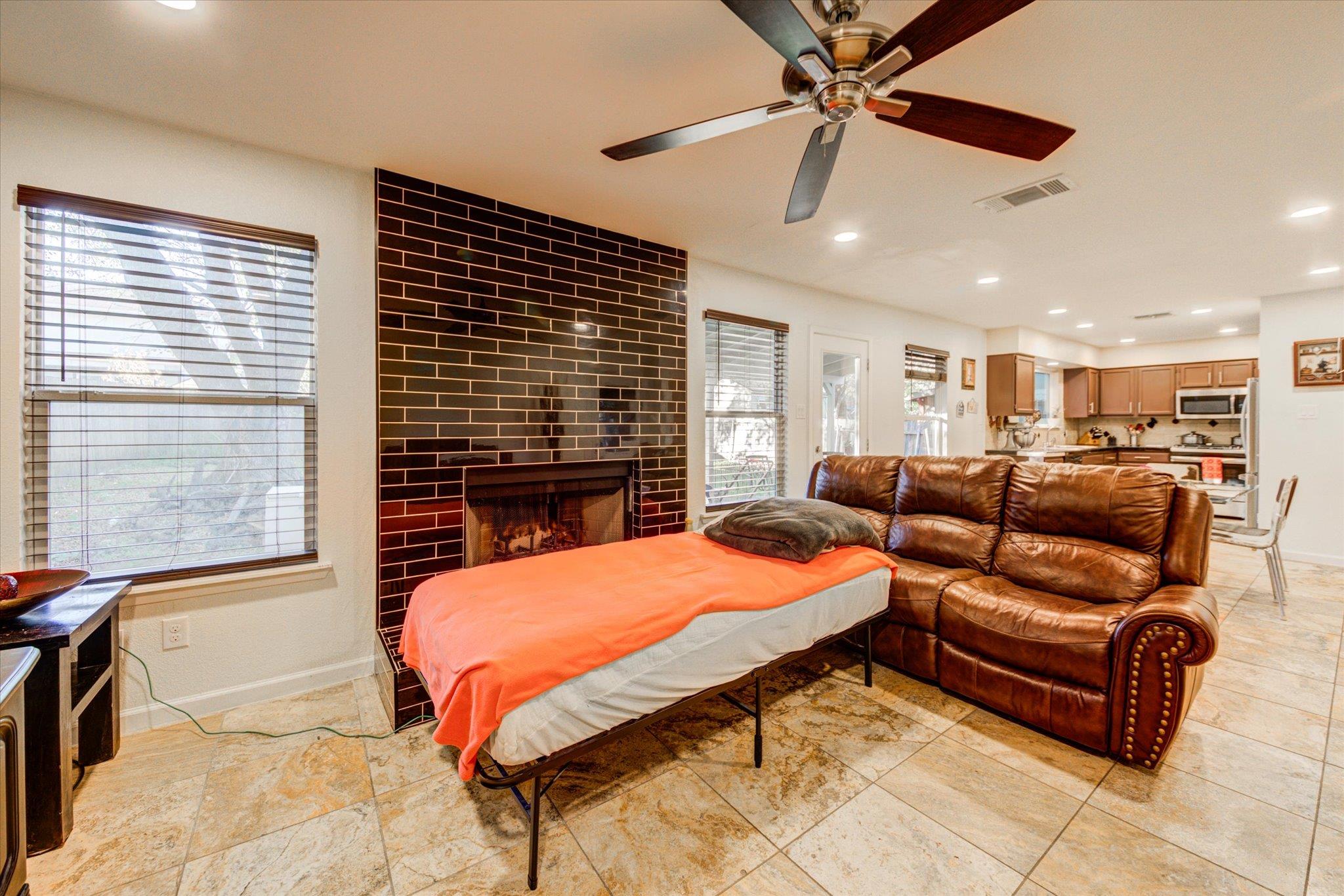 523 Tanner Trl, Pflugerville, TX 78660