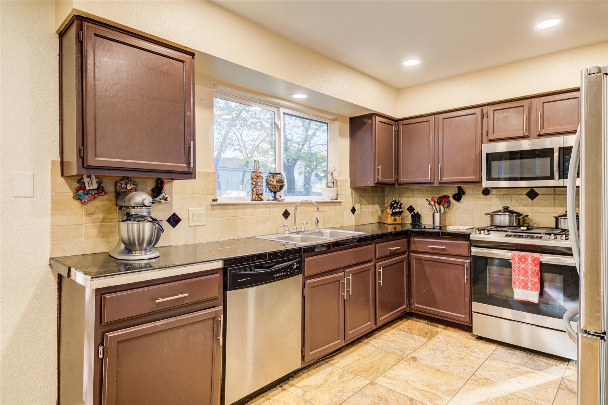 523 Tanner Trl, Pflugerville, TX 78660