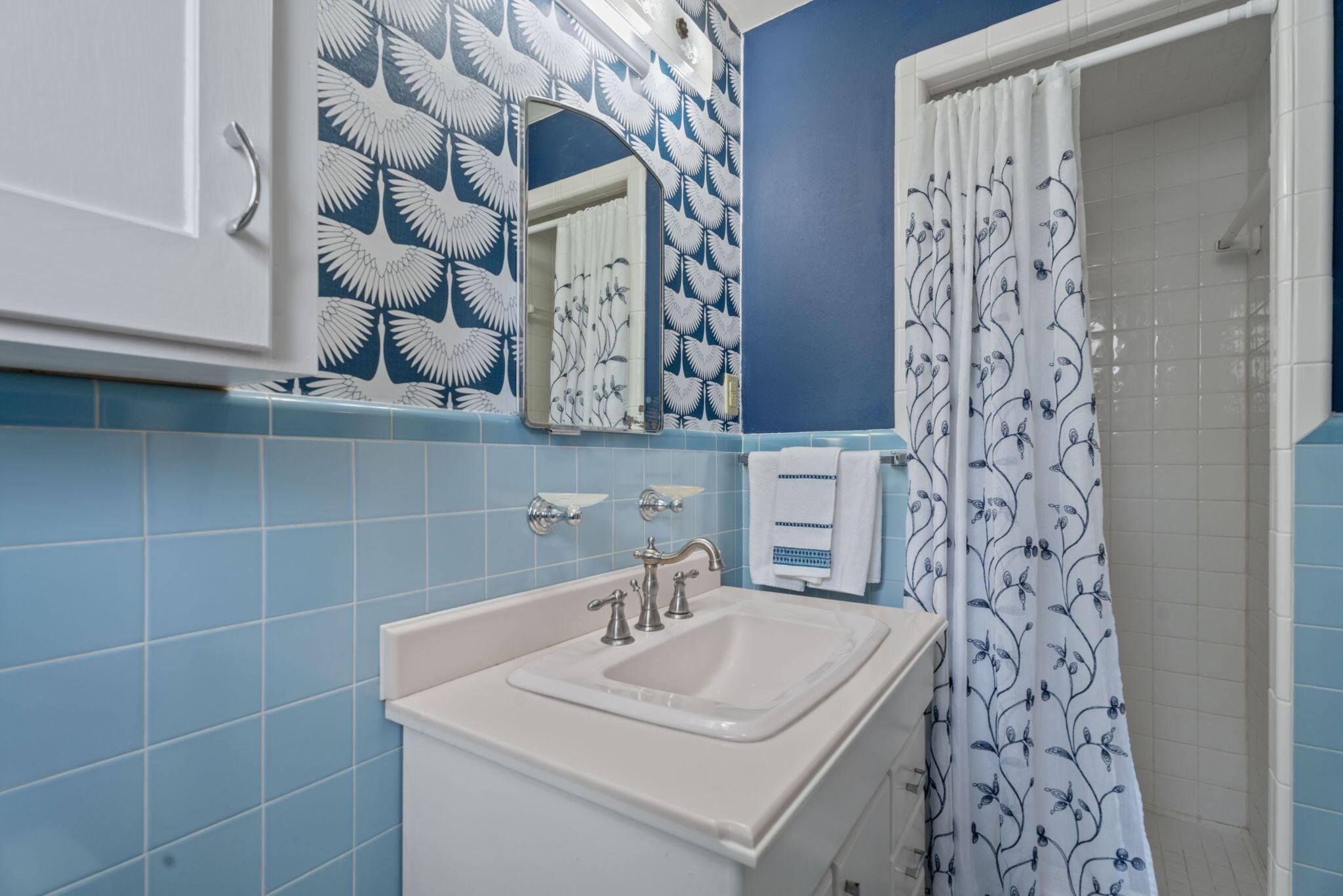 1709 W Lake Dr, Taylor, TX 76574