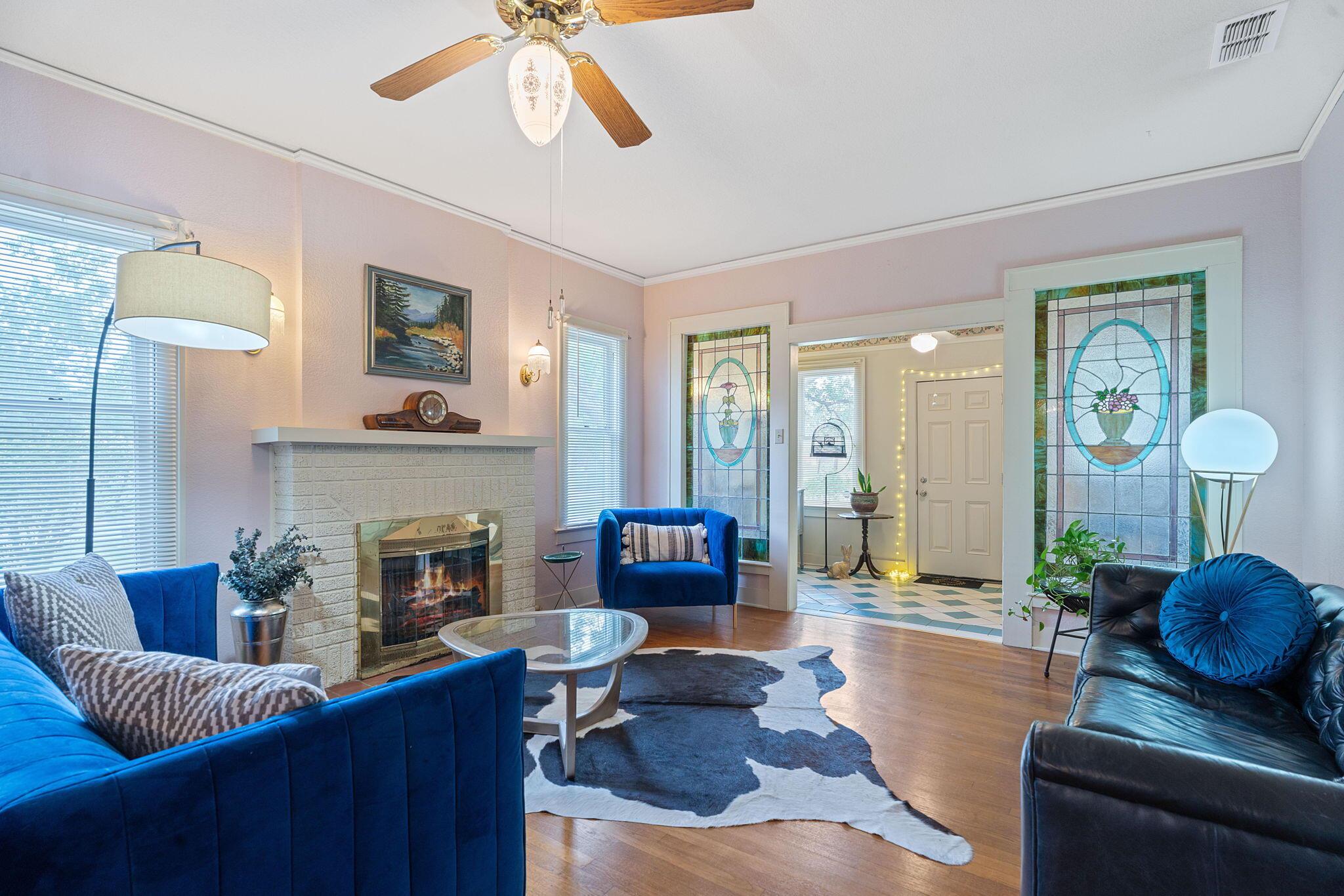 1709 W Lake Dr, Taylor, TX 76574