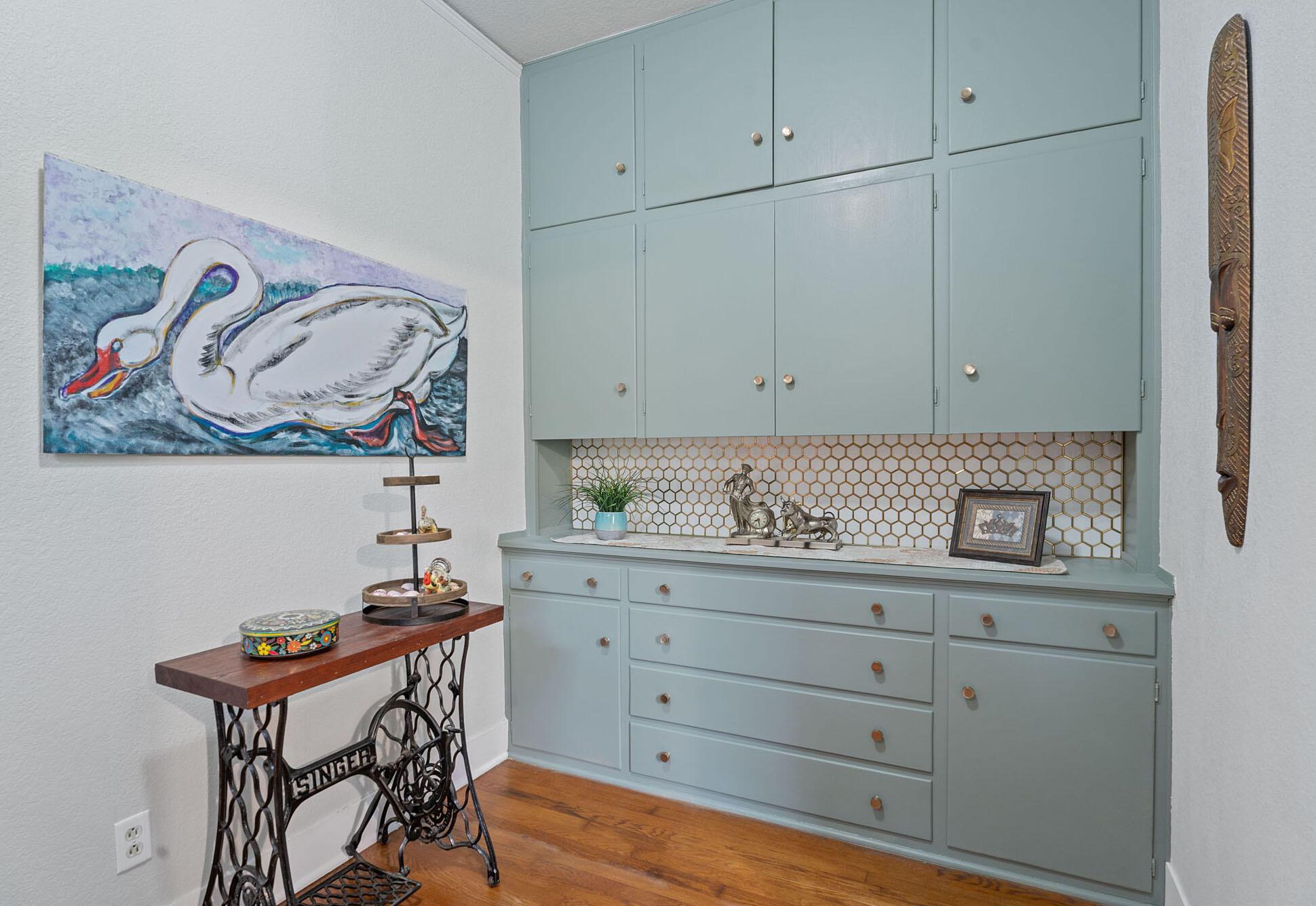 1709 W Lake Dr, Taylor, TX 76574