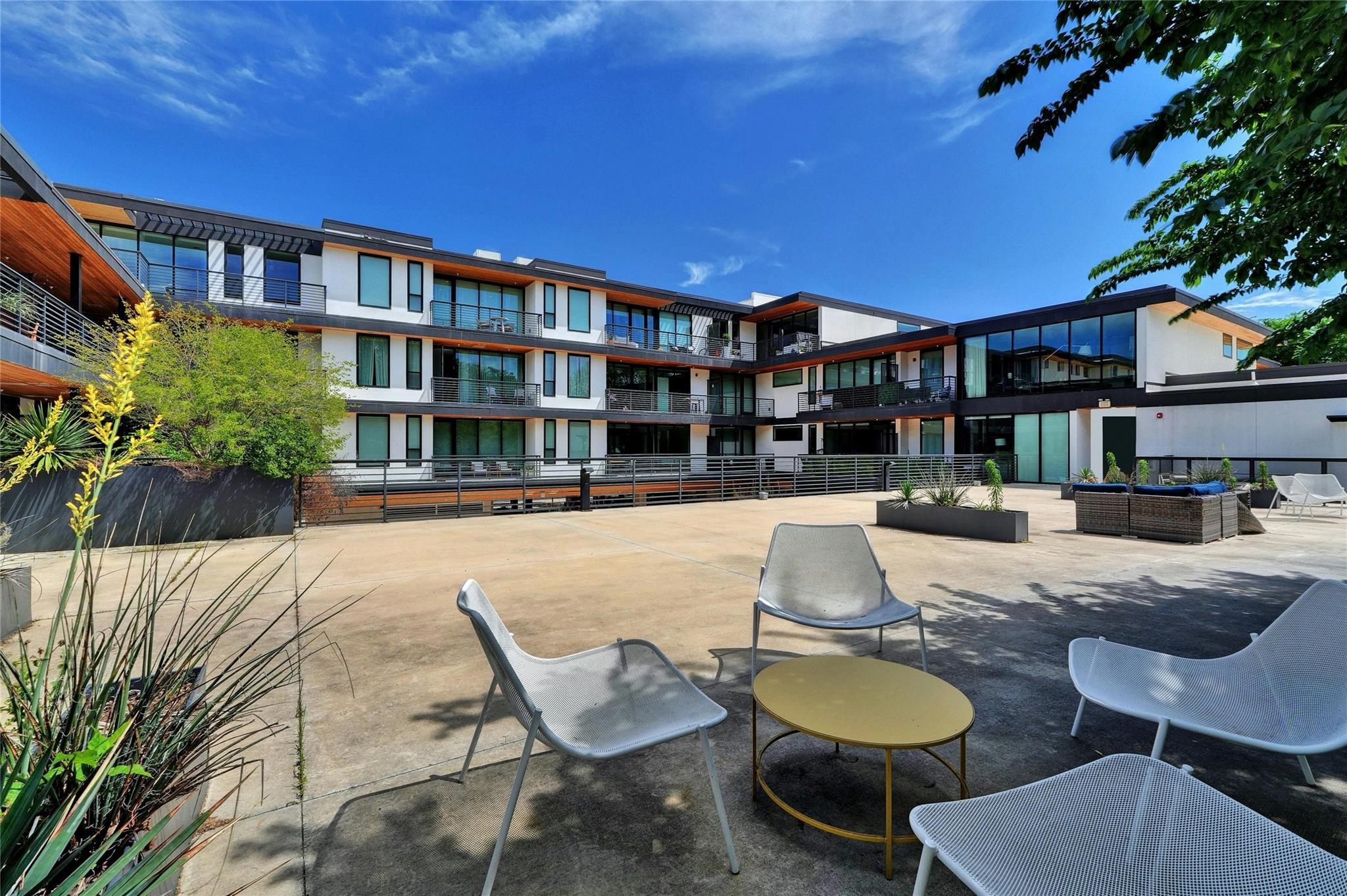 1600 S 1st St # 403, Austin, TX 78704