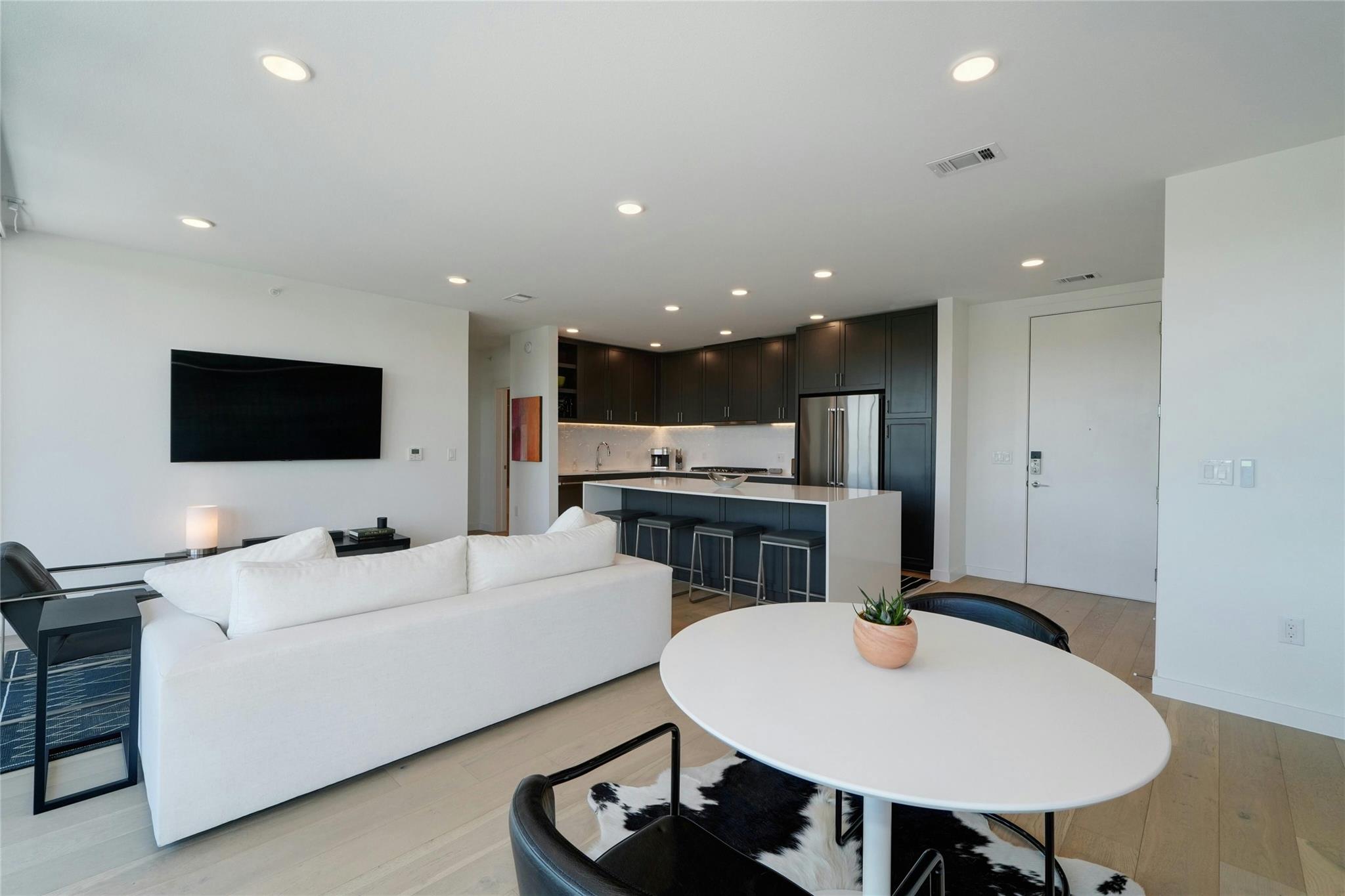 1600 S 1st St # 403, Austin, TX 78704