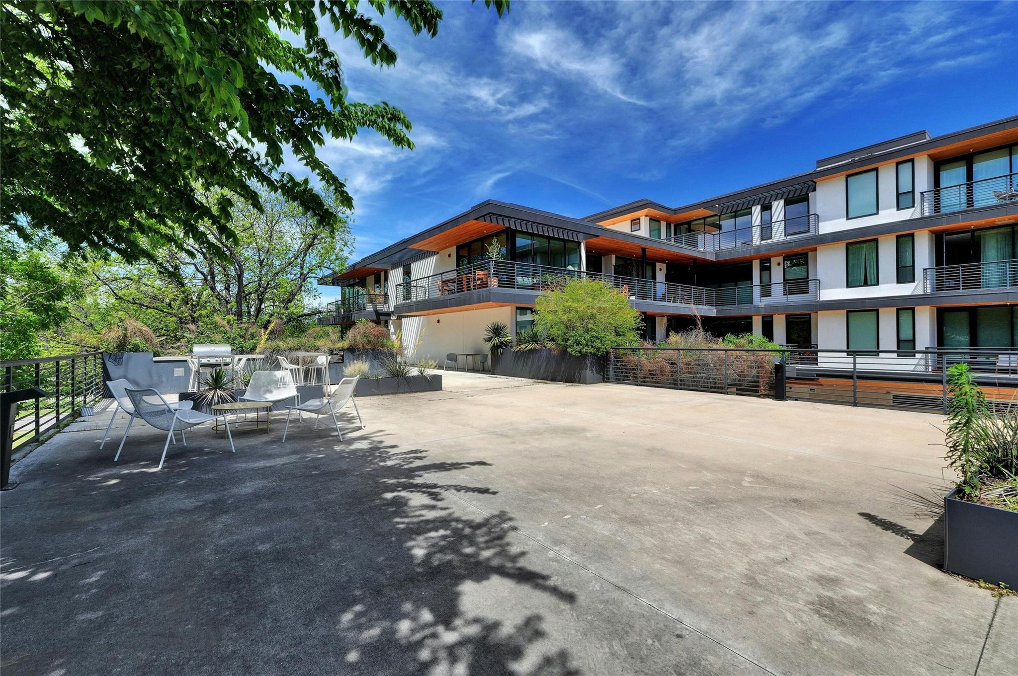 1600 S 1st St # 403, Austin, TX 78704