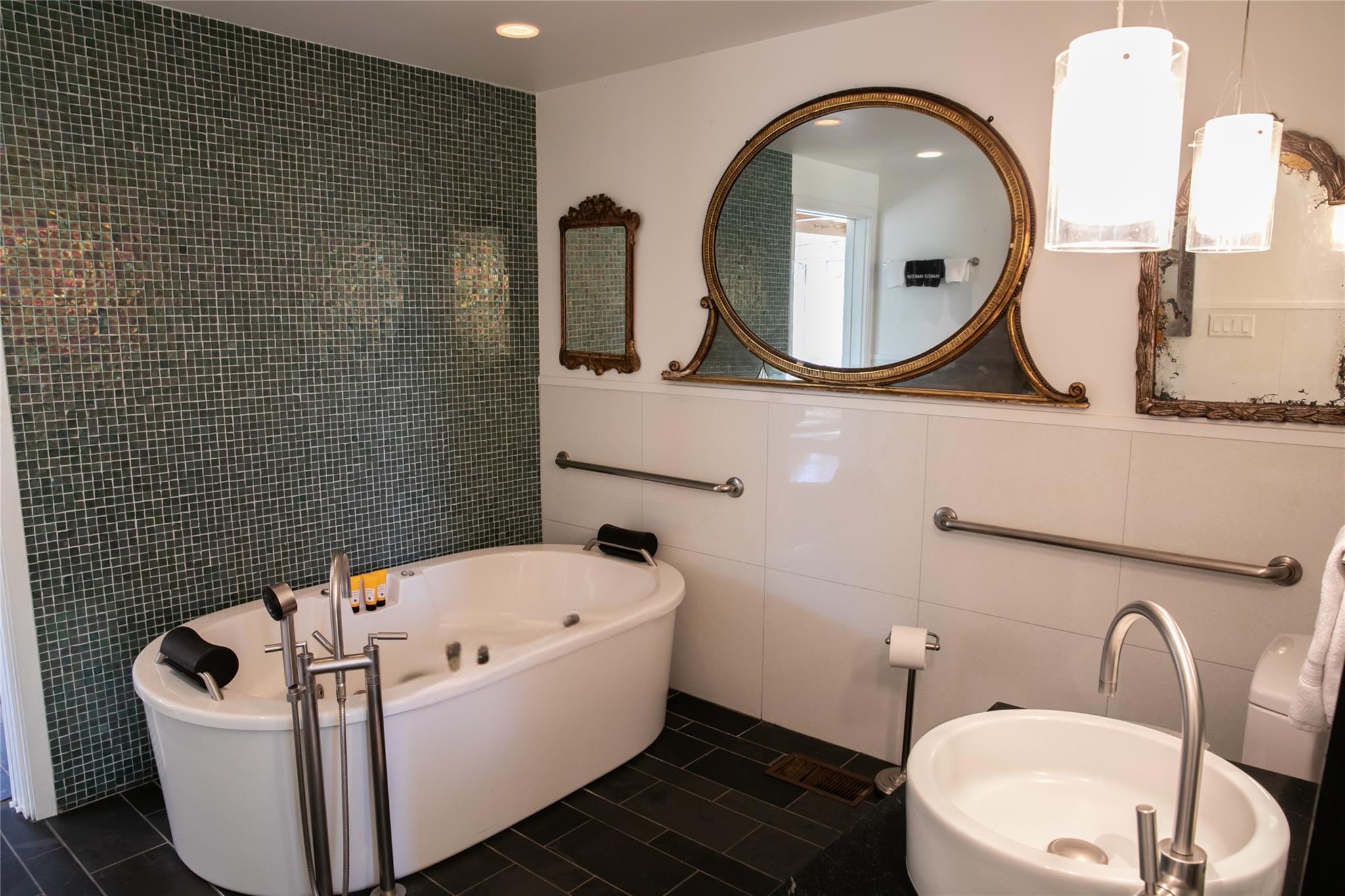 11107 Mt Falls School Rd, Washington, TX 77880