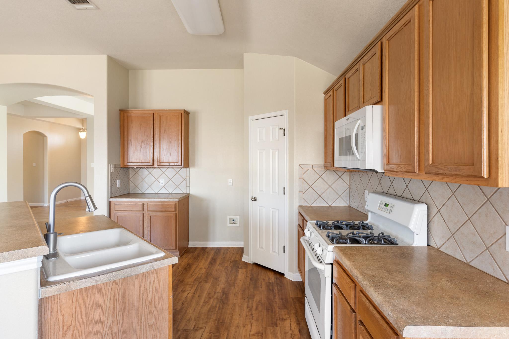 1406 Laguna Cv, Hutto, TX 78634