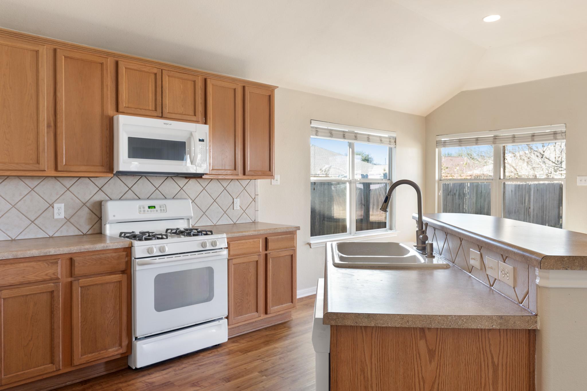 1406 Laguna Cv, Hutto, TX 78634