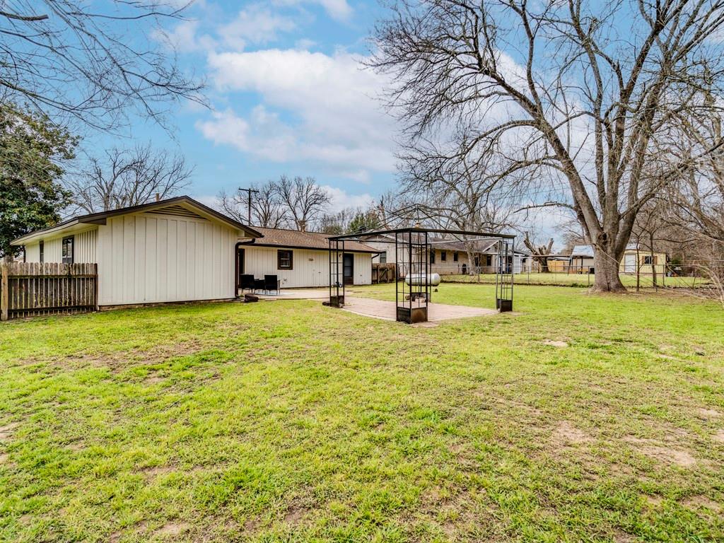105 Maynard St, Bastrop, TX 78602