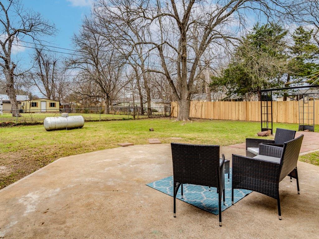 105 Maynard St, Bastrop, TX 78602