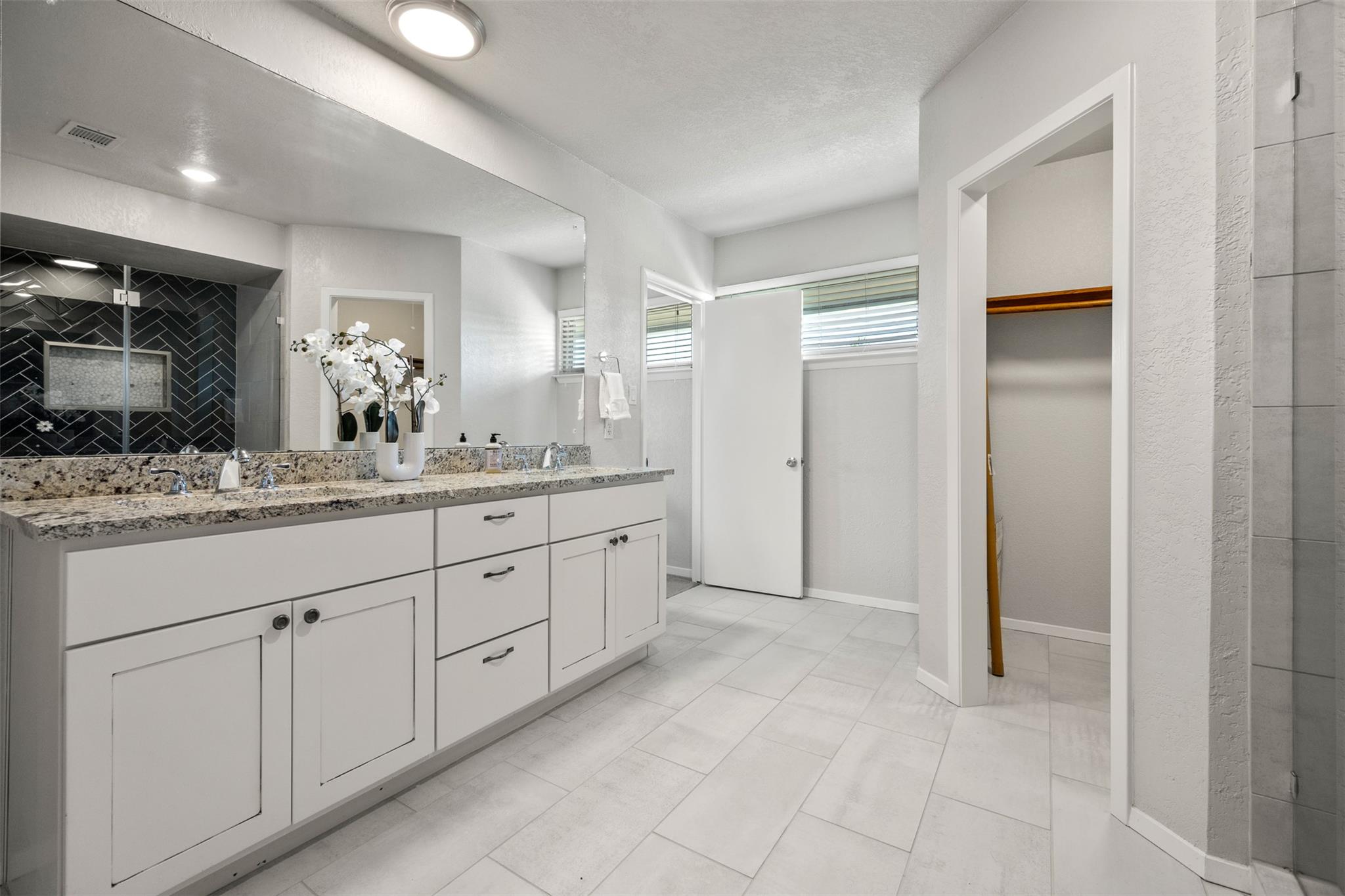 1910 Walsh Dr, Round Rock, TX 78681