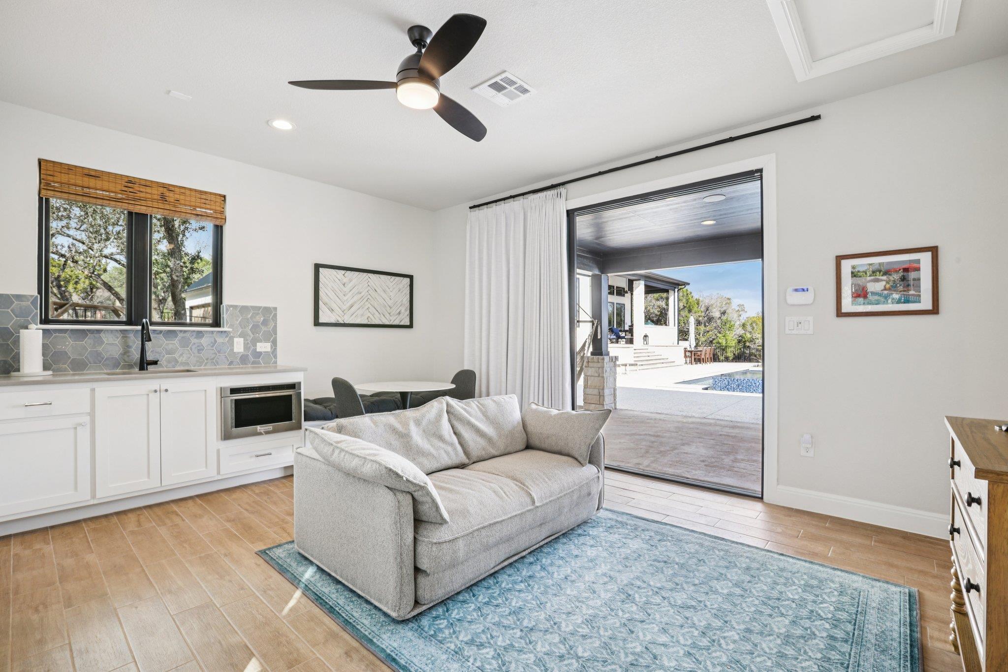 17601 Navigation Ln, Lago Vista, TX 78645