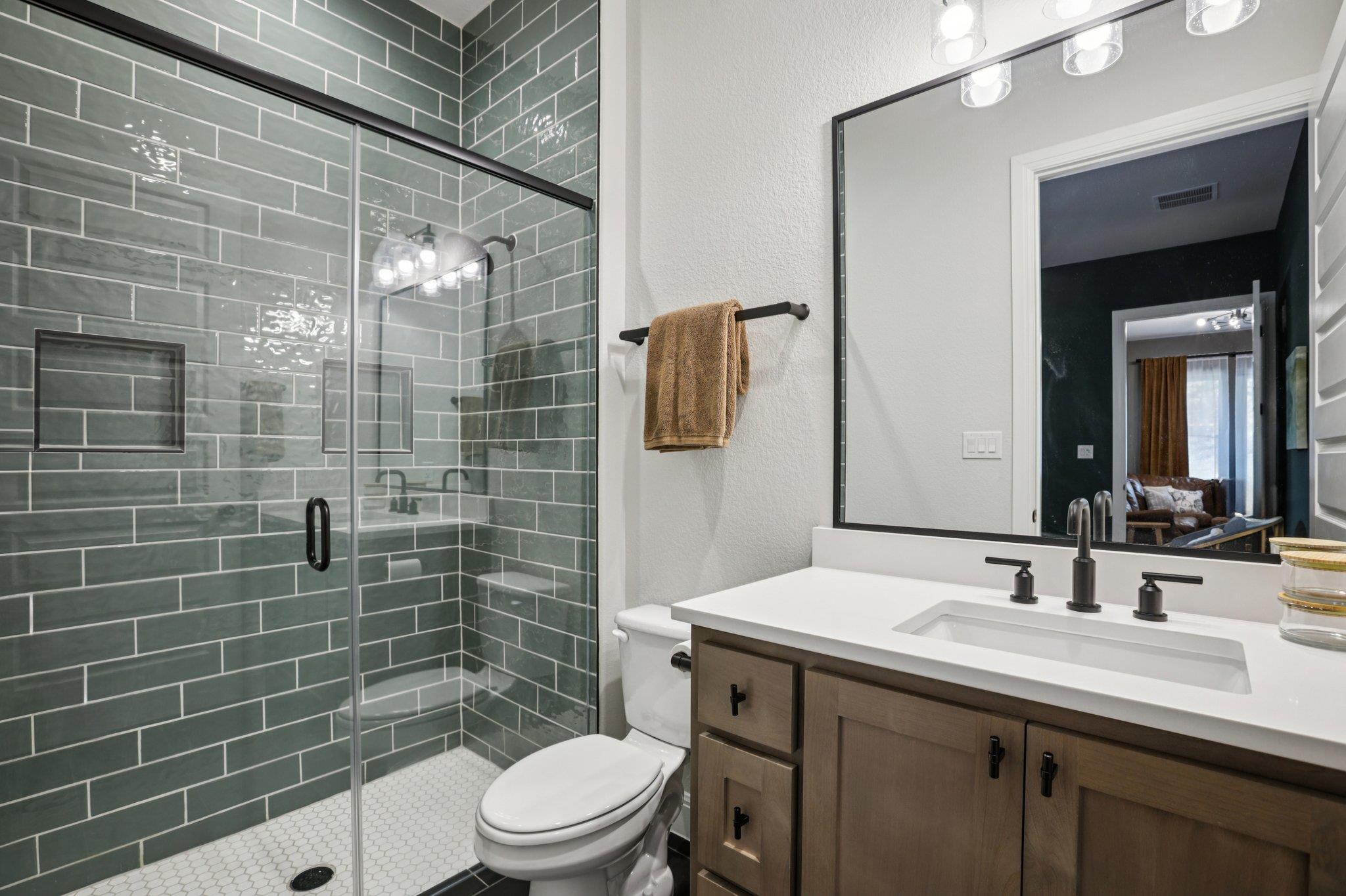 17601 Navigation Ln, Lago Vista, TX 78645