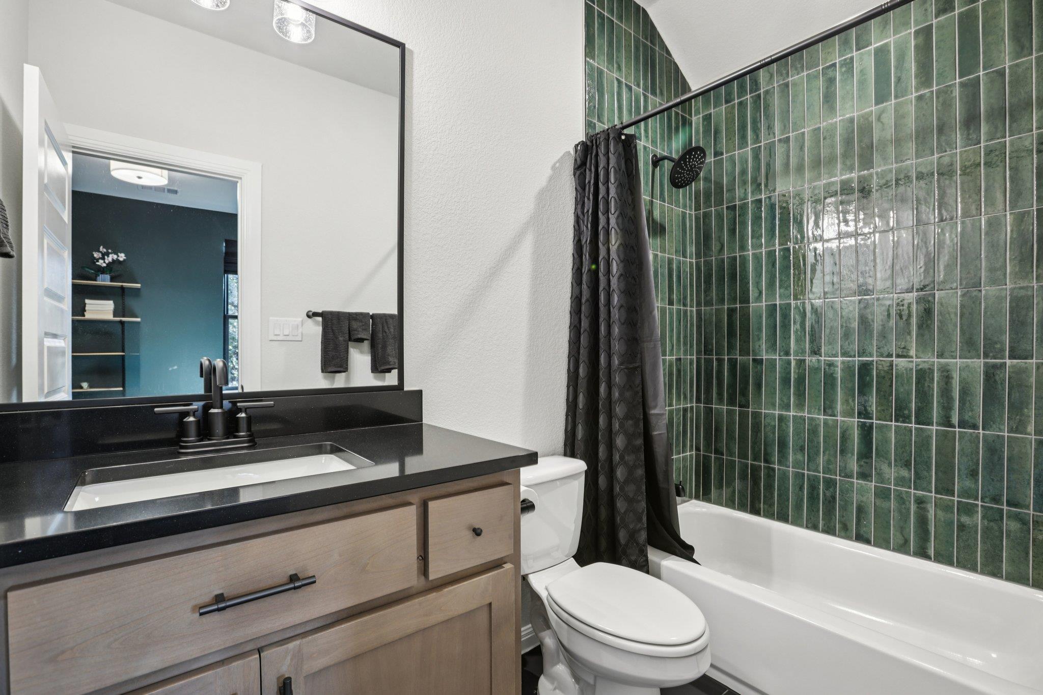 17601 Navigation Ln, Lago Vista, TX 78645