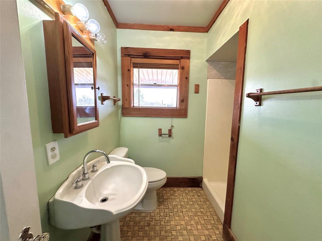 1694 Old Luling Rd, Lockhart, TX 78644