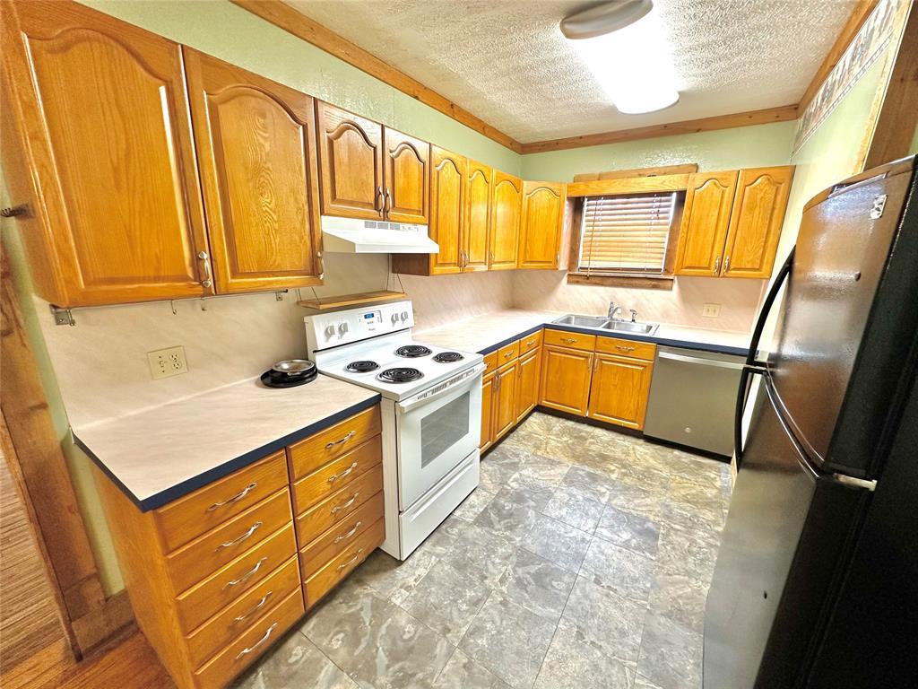 1694 Old Luling Rd, Lockhart, TX 78644