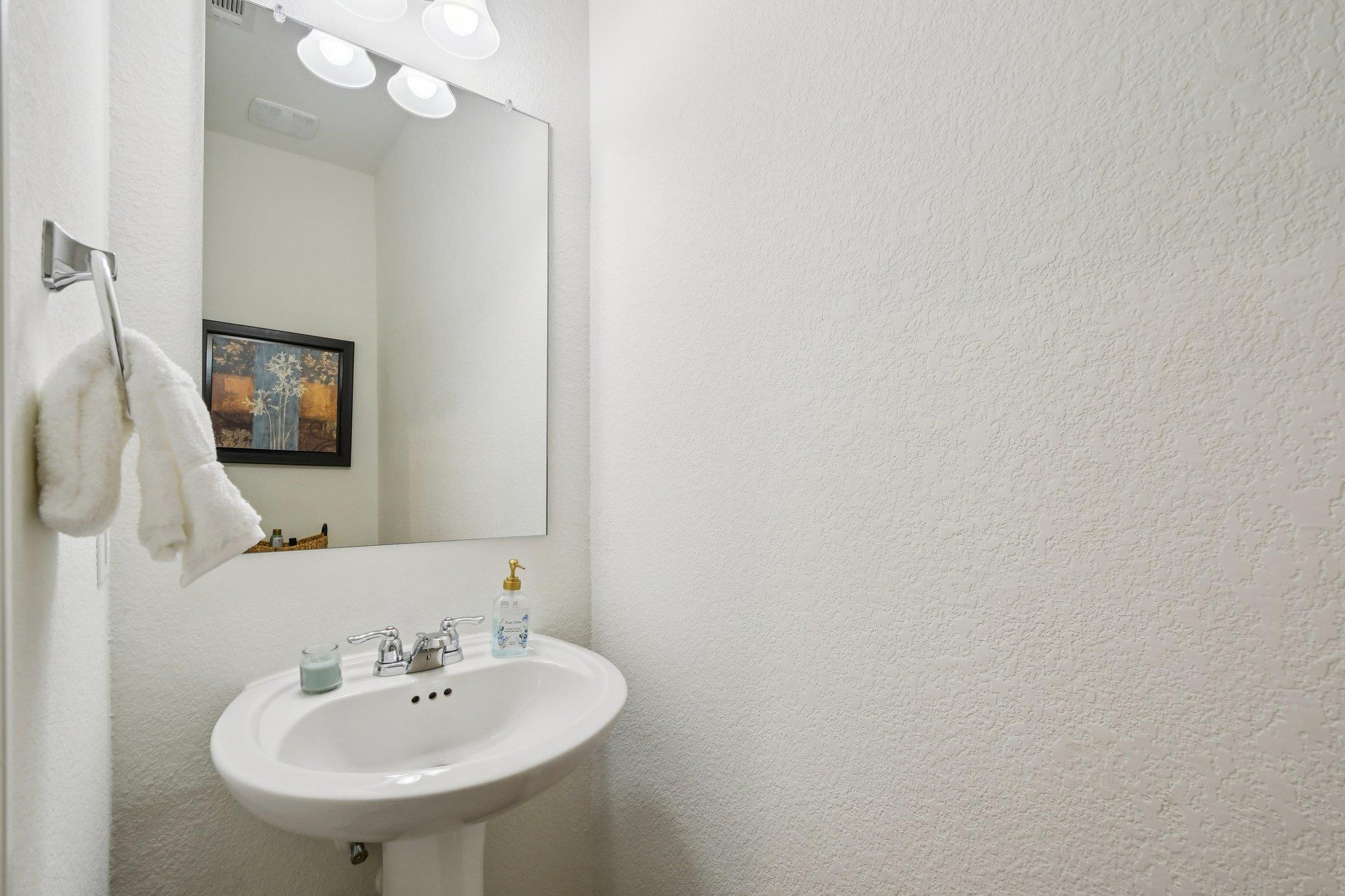 208 Locklin Dr, Liberty Hill, TX 78642