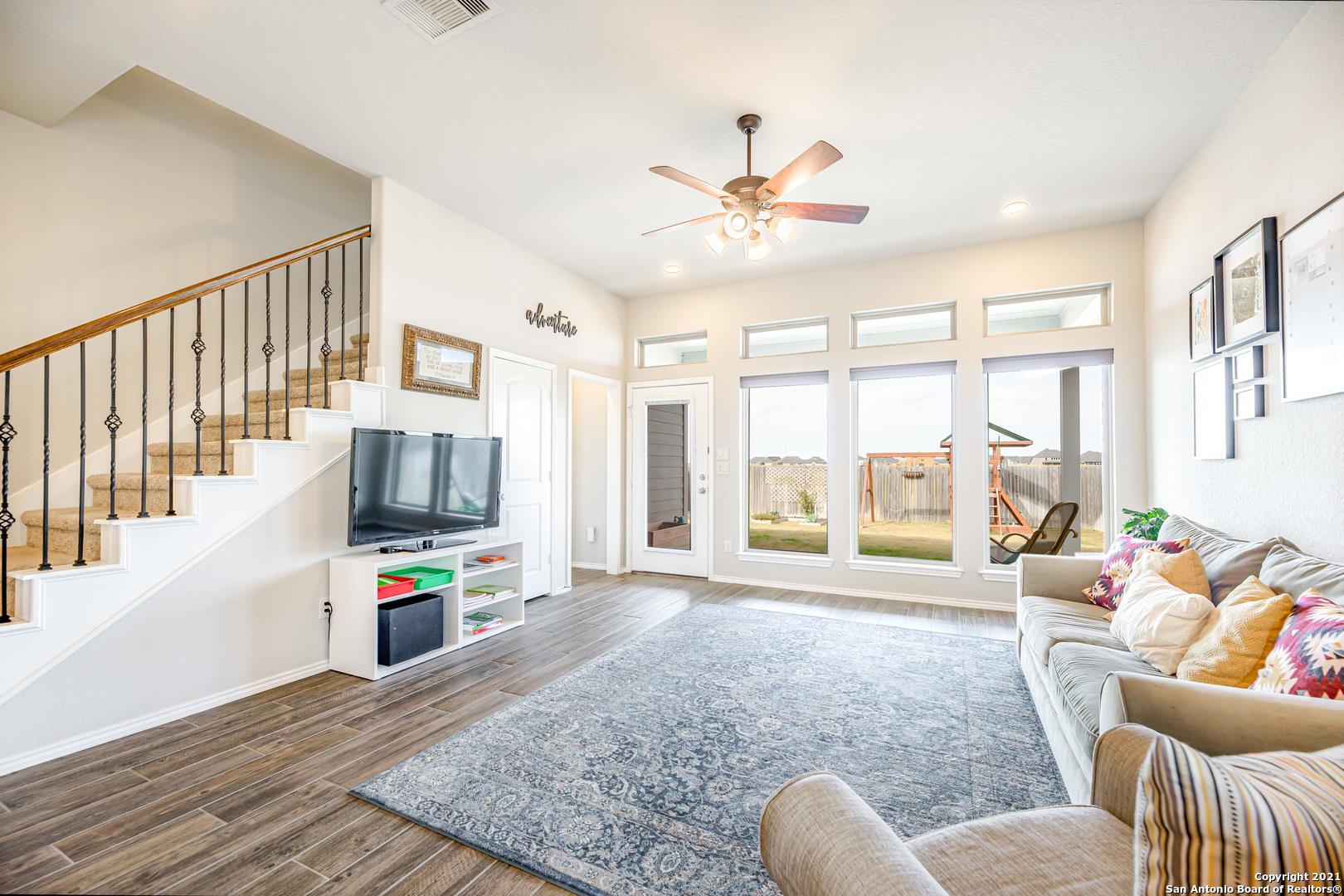 2032 Glen Hollow Holw, Seguin, TX 78155