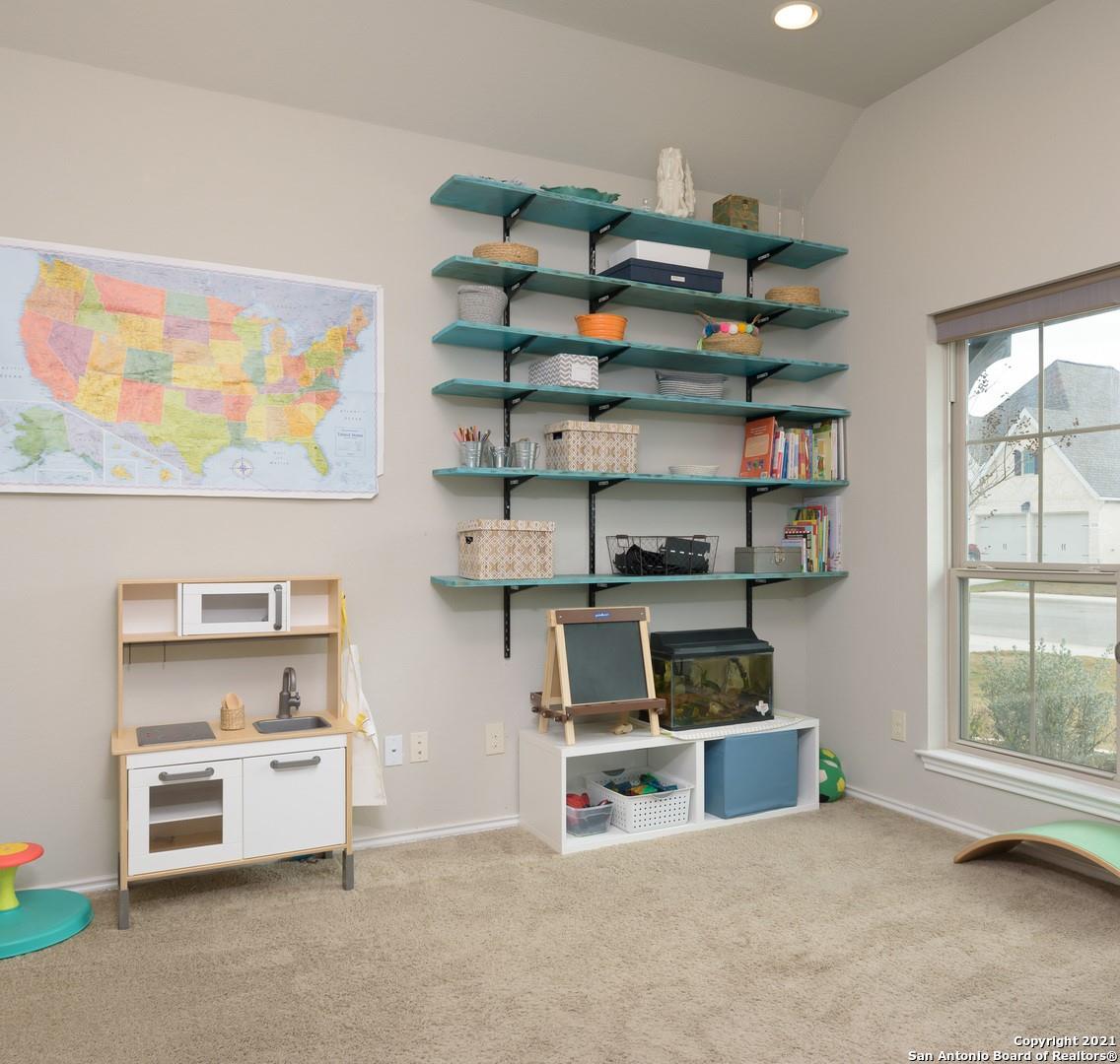 2032 Glen Hollow Holw, Seguin, TX 78155